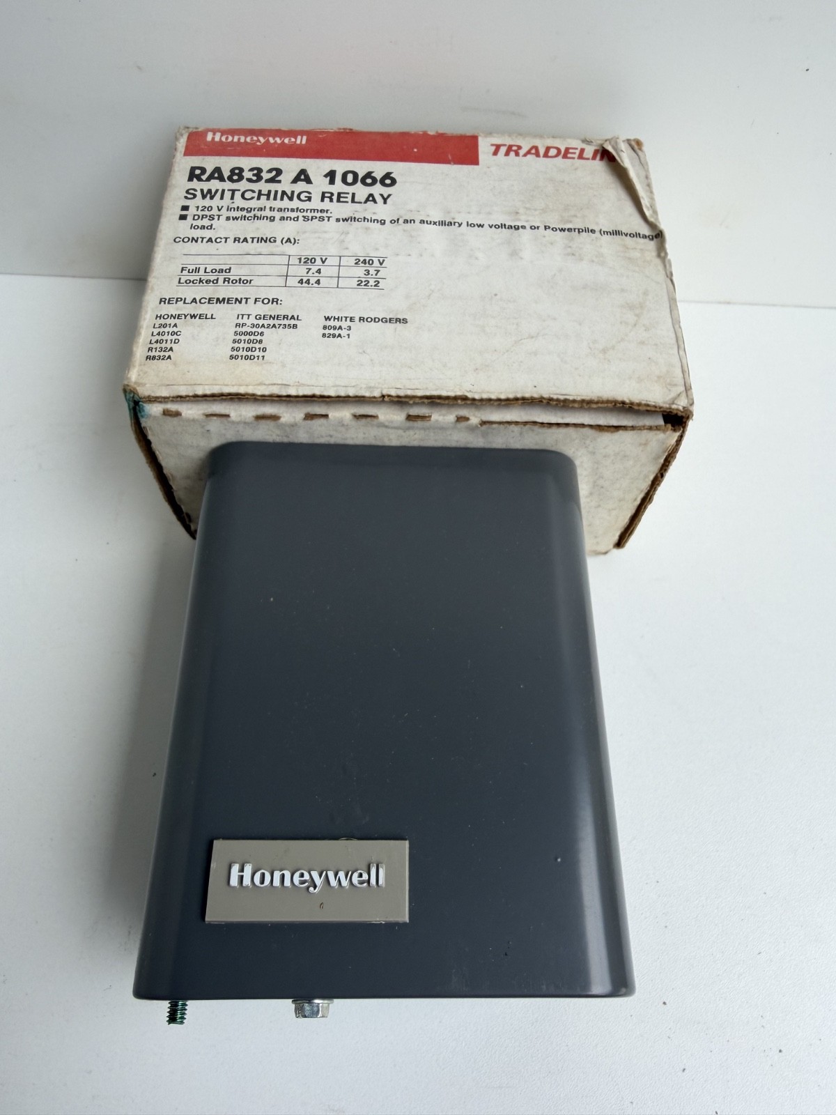 Honeywell RA832A1066 Hydronic Switching Relay 24 120V DPST NOS