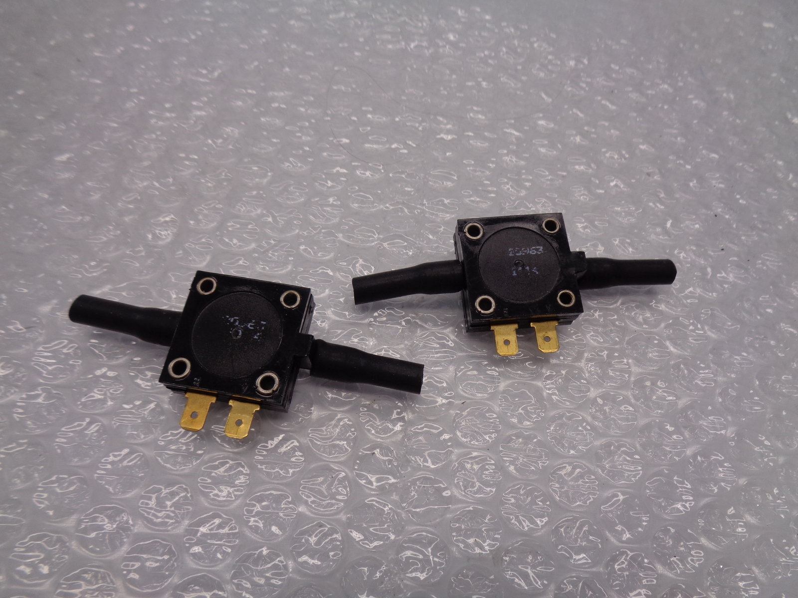 WORLD MAGNETIC PSF100A PRESSURE SENSOR LOT OF 2 NSNP