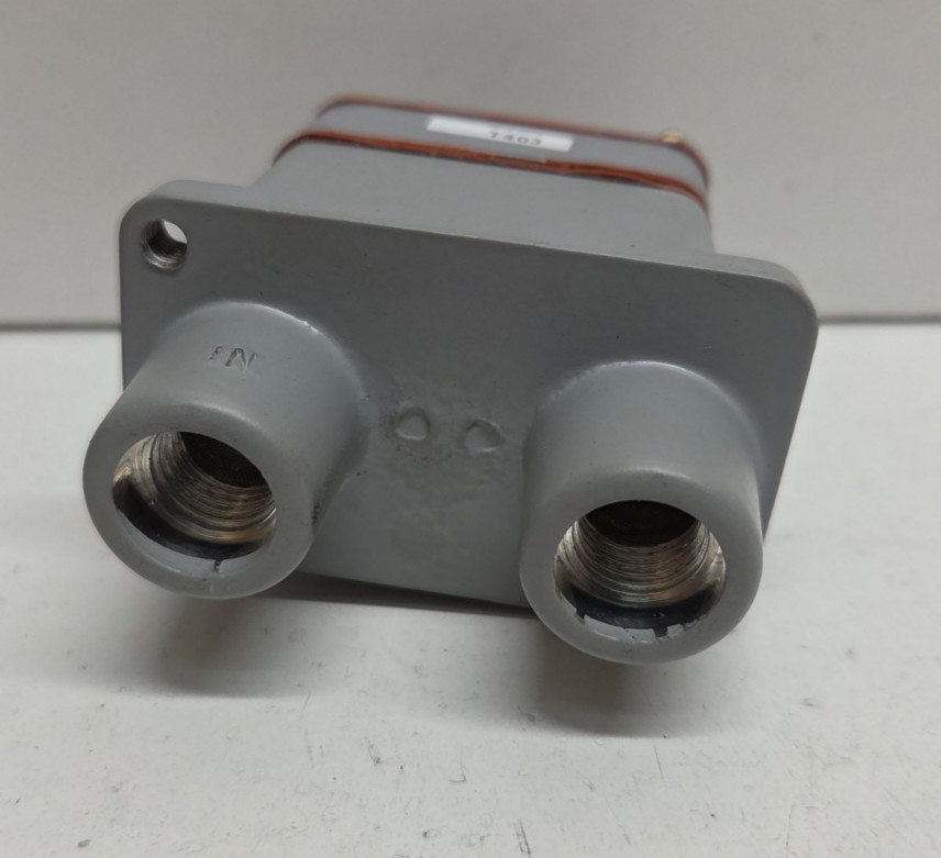 NEW NO BOX! FOXBORO 1/4″ FNPT RELAY MANIFOLD ASSEMBLY M40G C0140GP