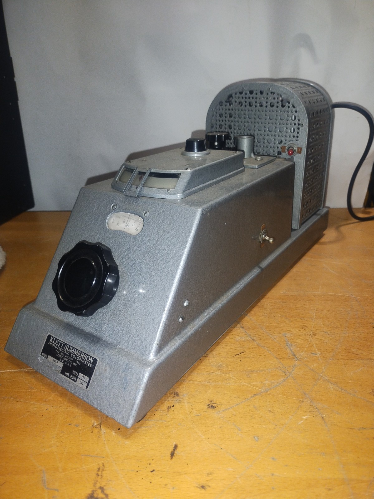 Klett-Summerson MODEL 800-3 Photoelectric Colorimeter.