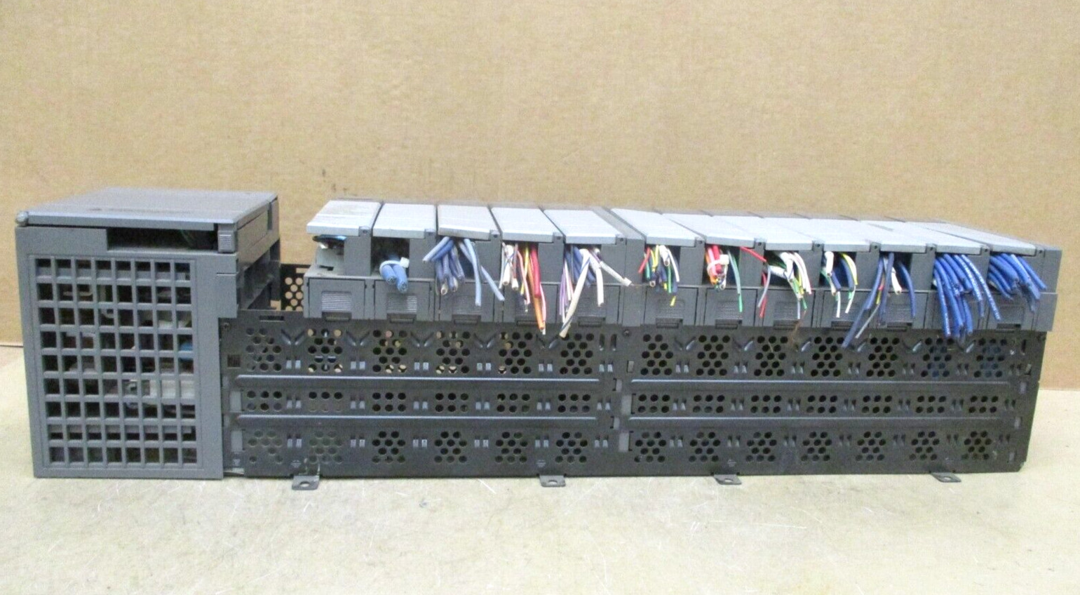 Allen-Bradley SLC 500 1746-P4 Ser A 1747-SDN 1747-DCM 1746-IB16 48680GN