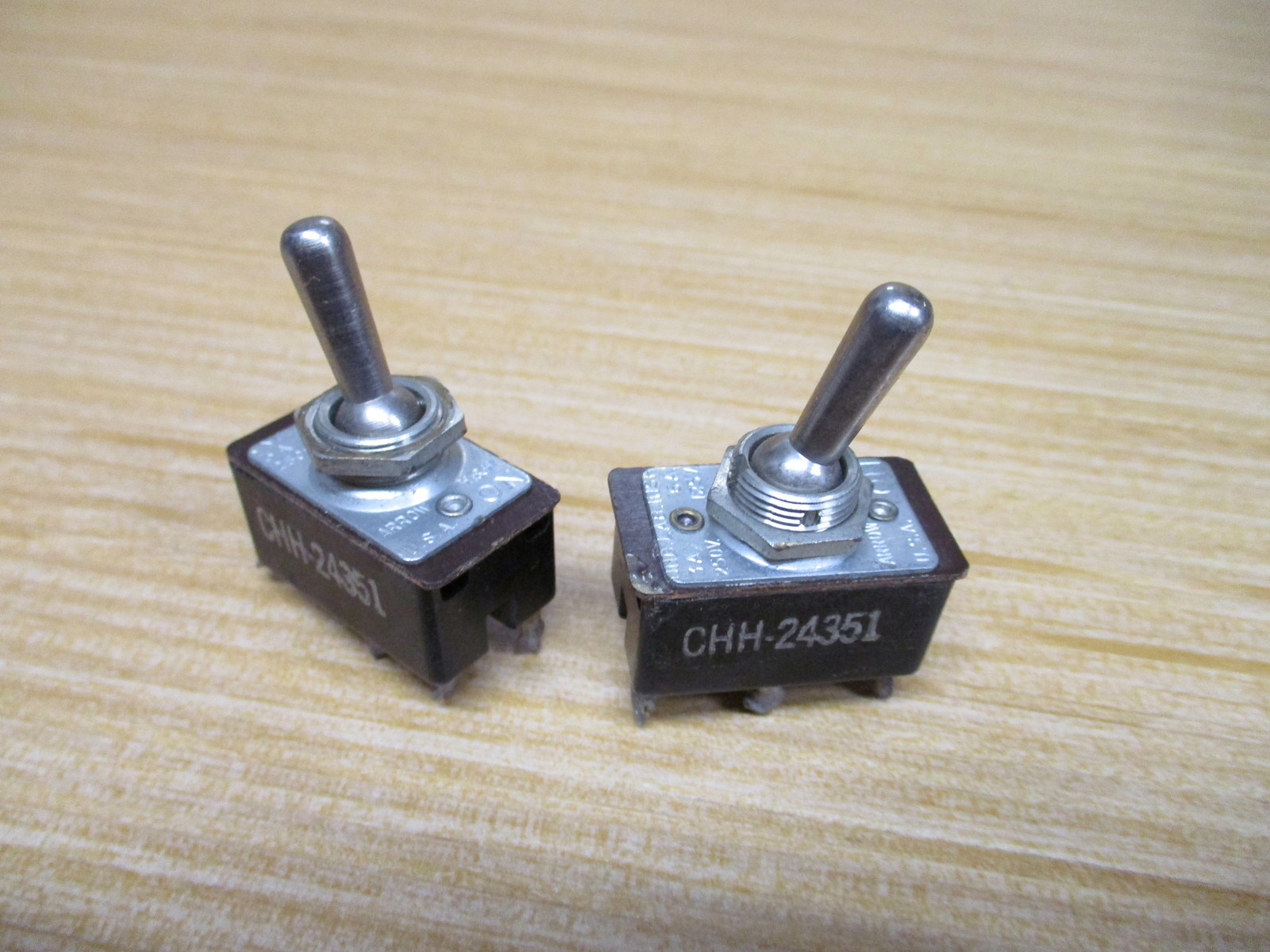 Arrow Hart CHH-24351 H&H Toggle Switch CHH24351 (Pack of 2)