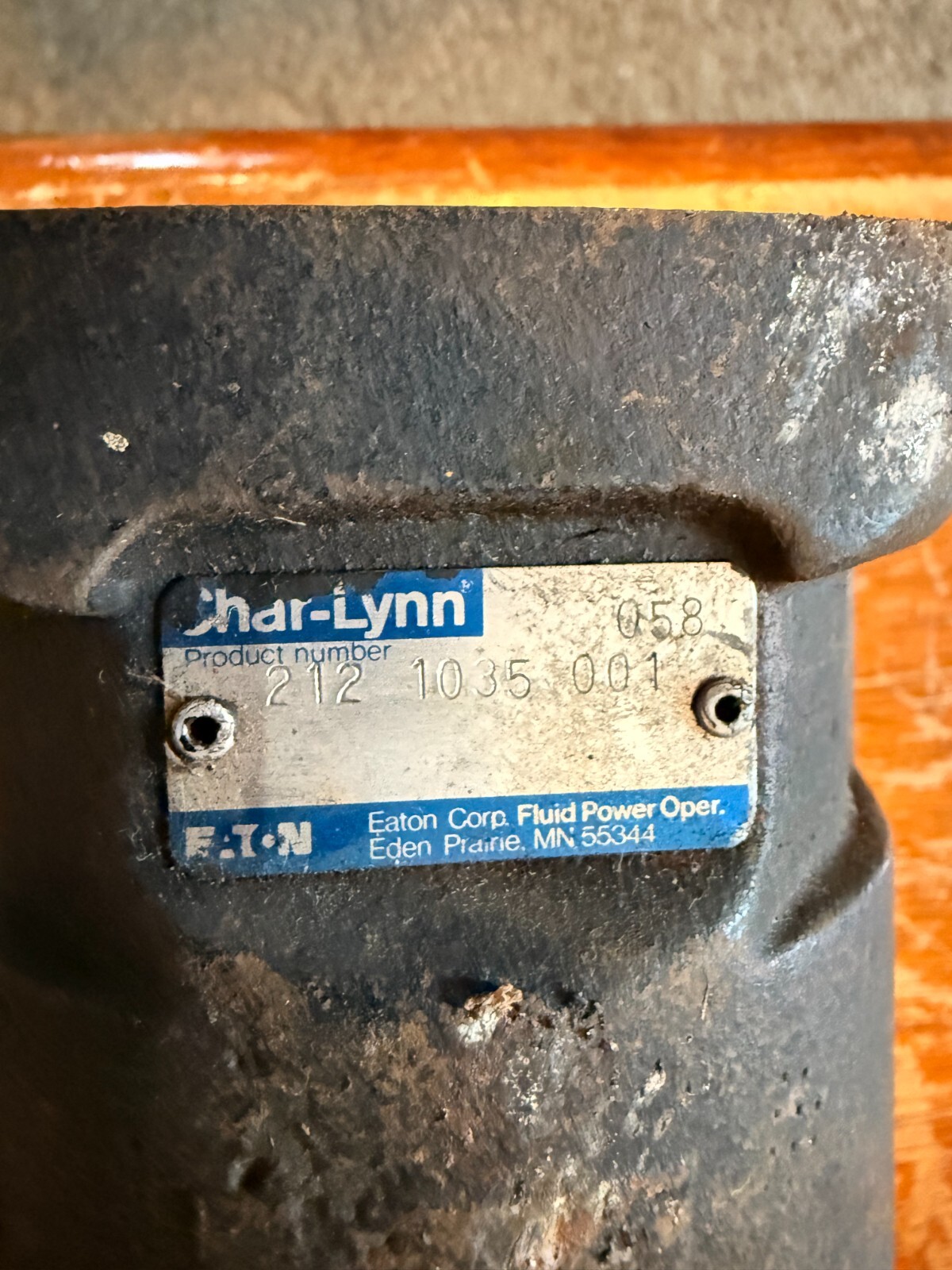 OEM Eaton Char-Lynn Hydraulic Spool Motor tractor # 212 1035-001 / 12741 / 058