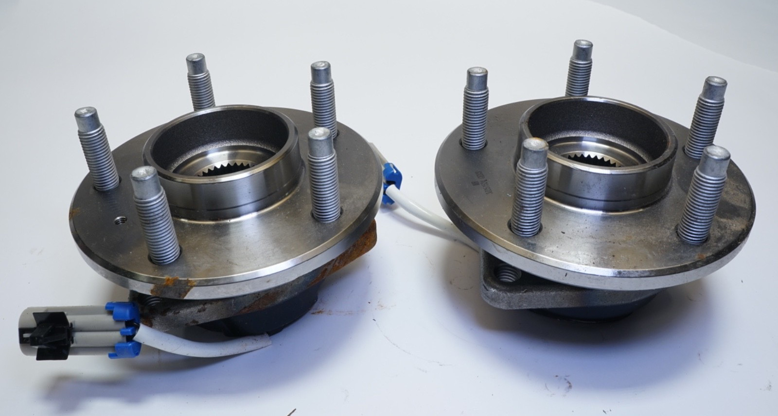 New Pair MB 38051524 GEN3 Wheel and Bearing Hub Assembly Ships FREE