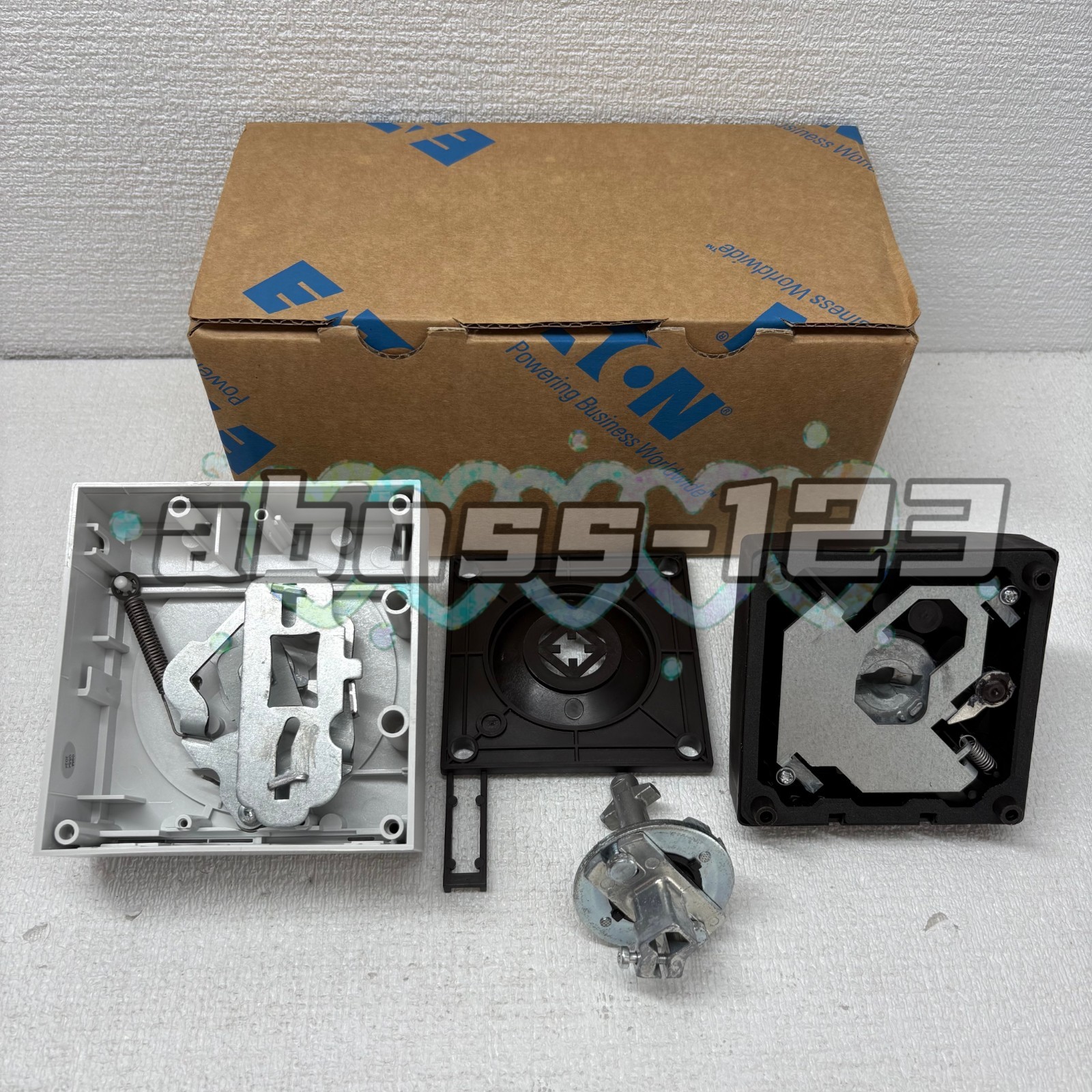 Eaton NZM2-XTVD-60 lever key#1pcs new in box