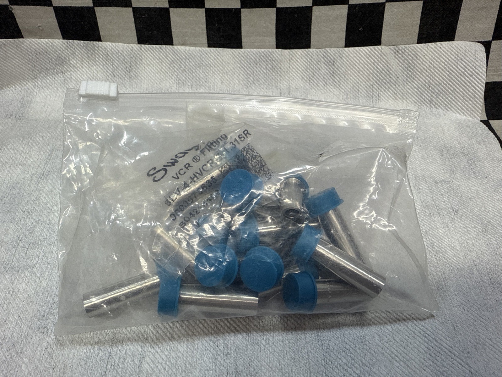 SWAGELOK TBW Gland 1/4″ VCR, 6LV-4-HVCR-3-1.31SR, 6LV4HVCR31.31SR LOT OF 17#A21S