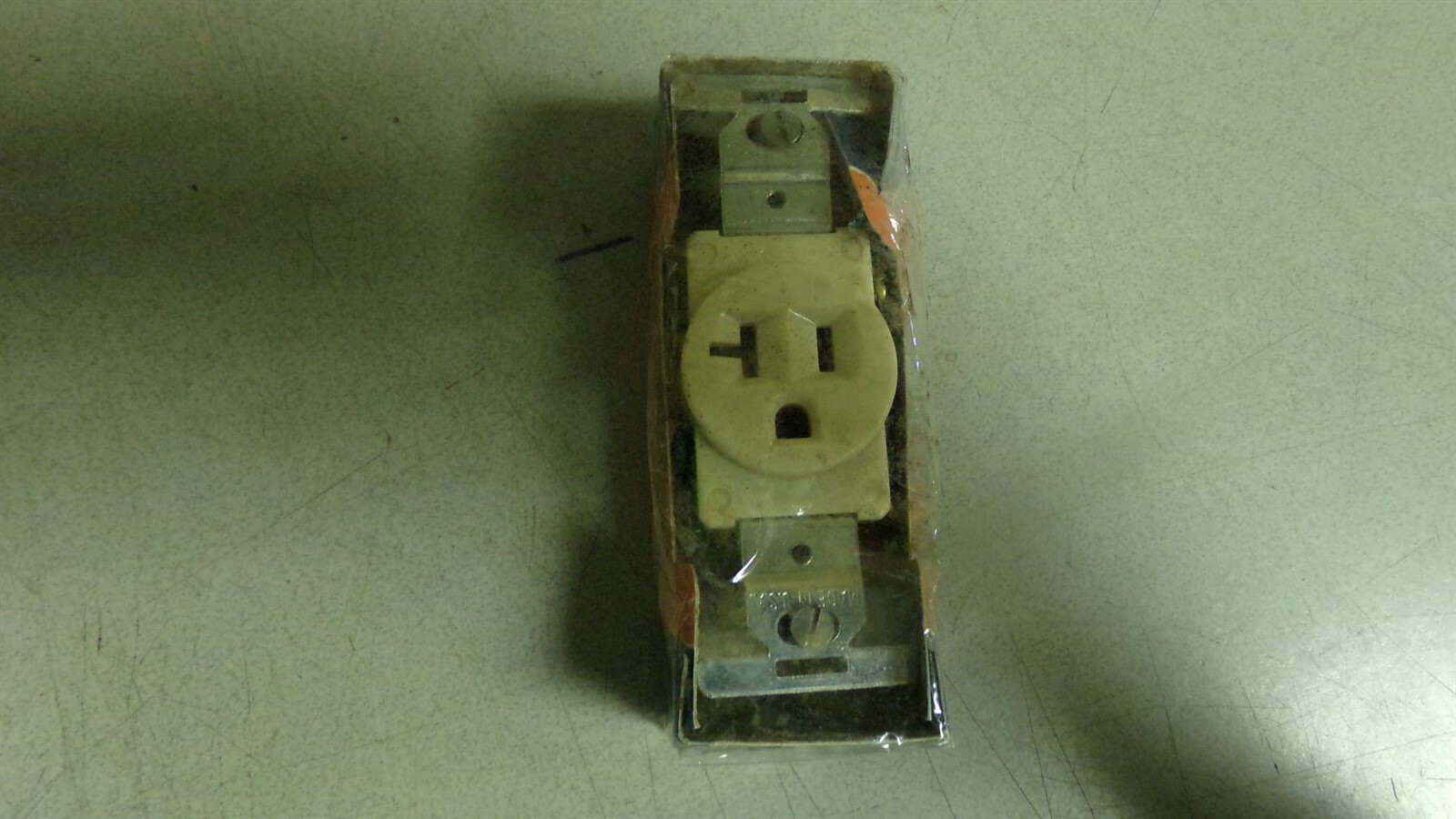 NEW Eagle Electric 1877 20A 125V Receptacle *FREE SHIPPING*