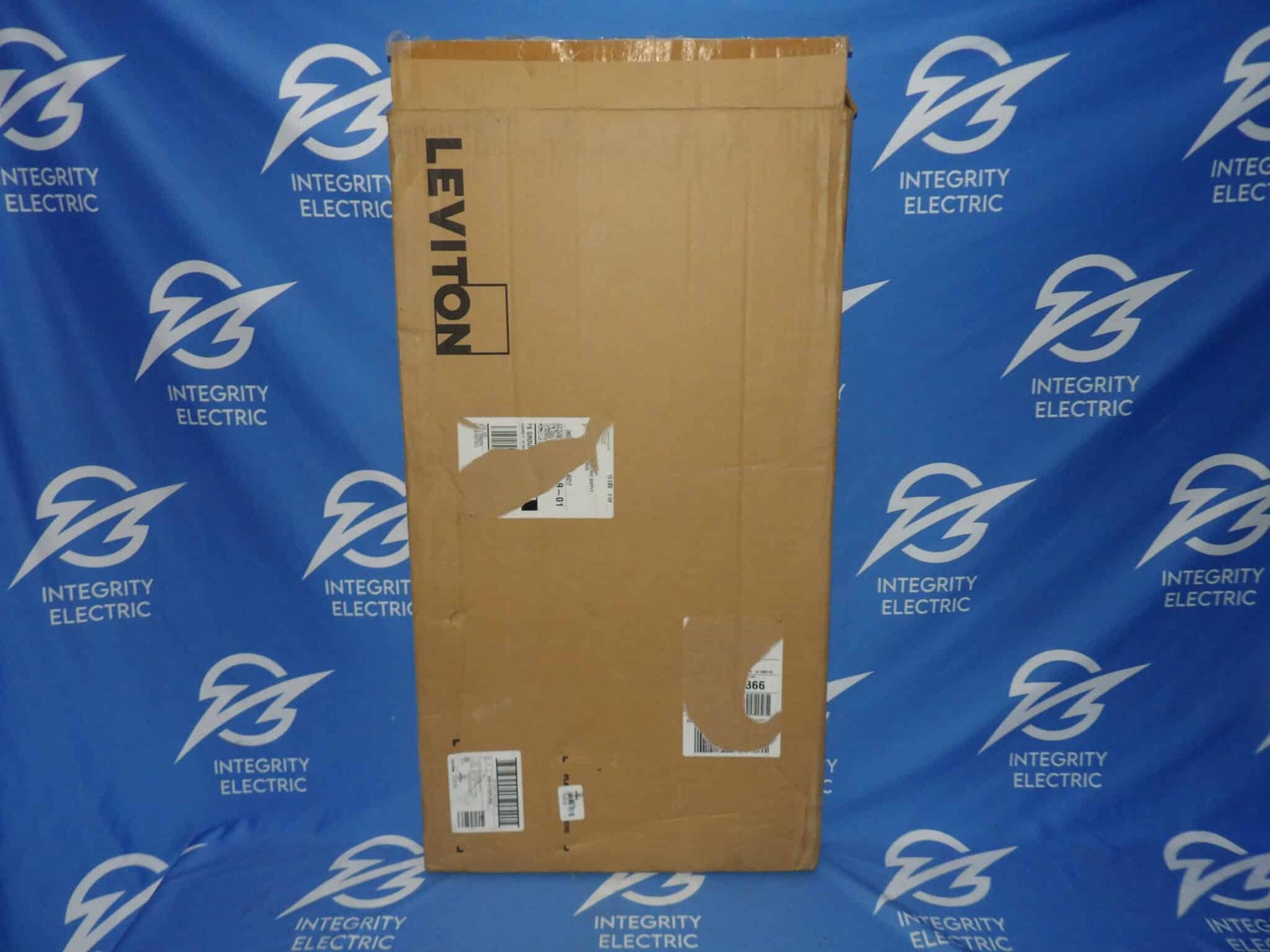 NIB Leviton 47605-28S 28″ Vented Hinged Door + 1 Year Warranty