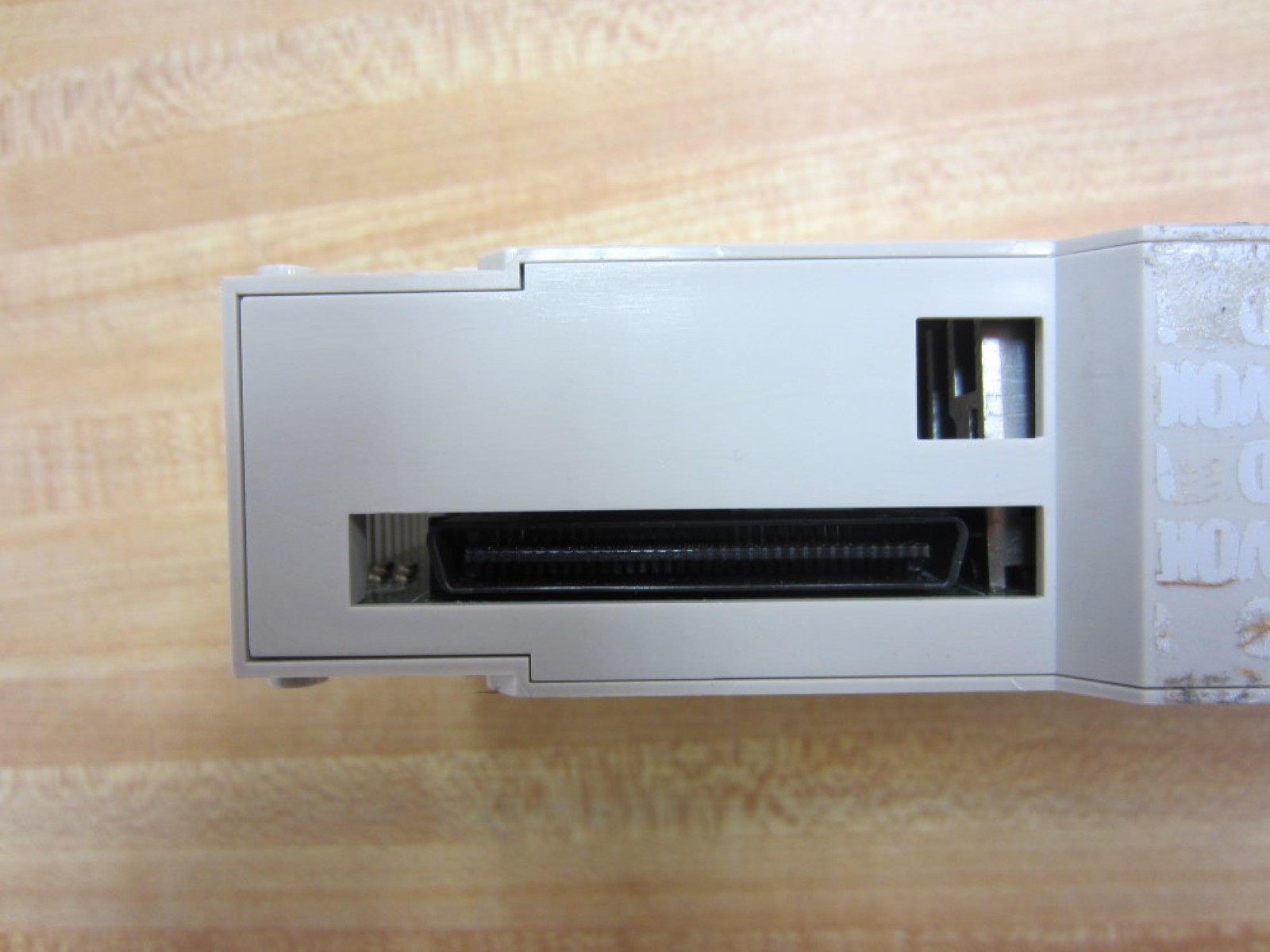 AEG 140 DAO 840 00 Schenider Modicon 140DAO84000 Module