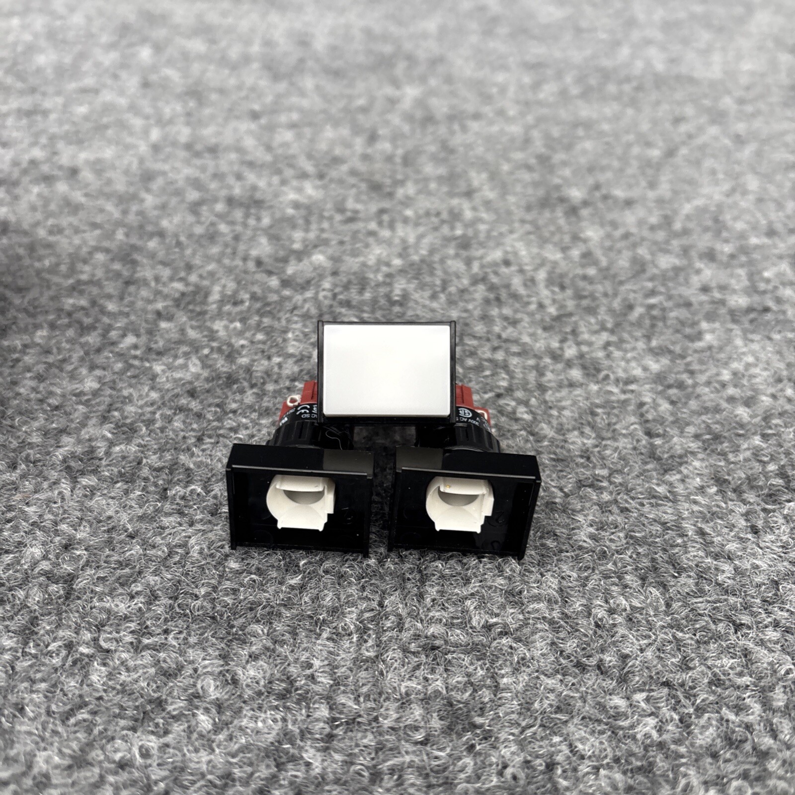 EAO 31-121.0252 Push button switch New Other