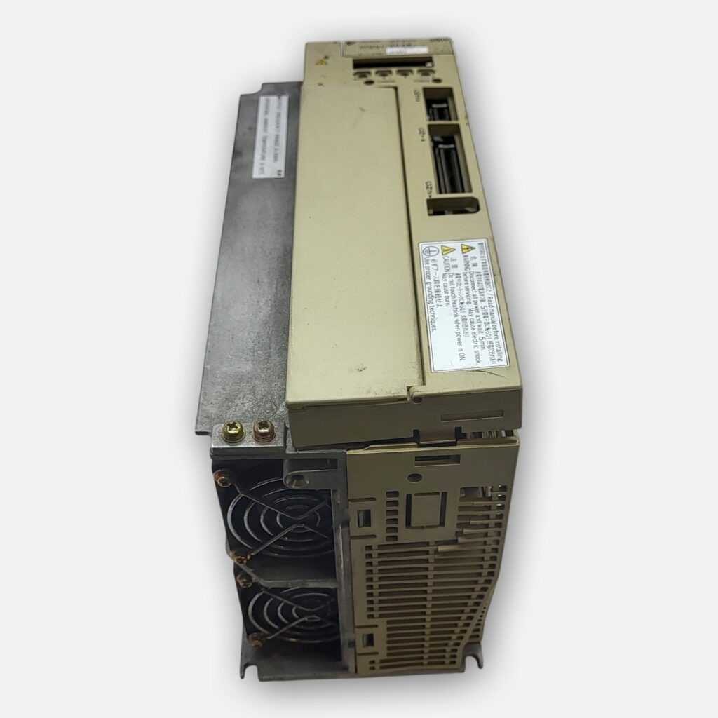 YASKAWA SGDH-30AE SERVOPACK 200-230VAC 3PH 50/60HZ 17.0A *READ*