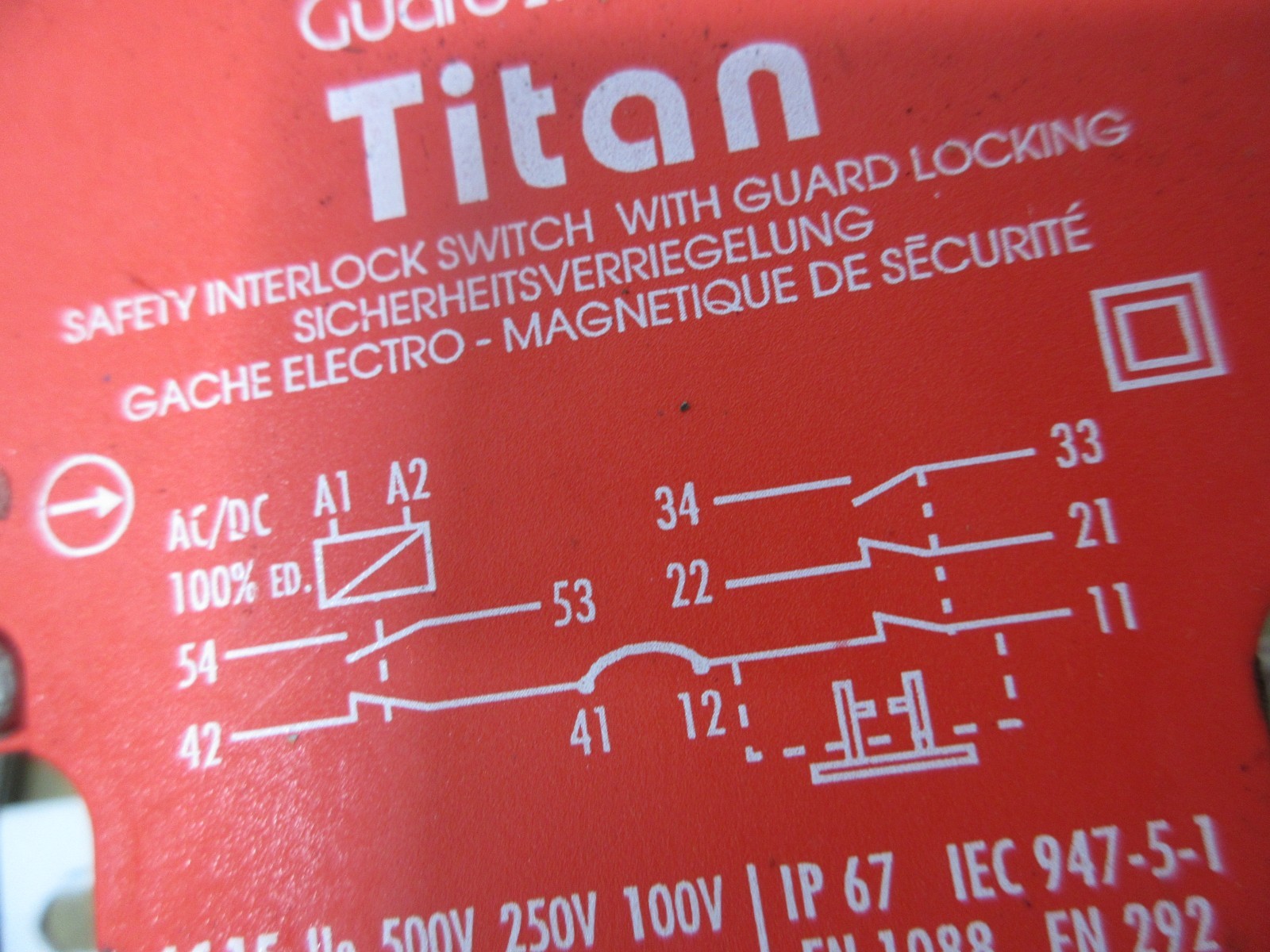 TITAN GUARDMASTER IP67 IEC947-5-1 EN1088 EN 292 A300 TYPE 1 M20 24V M2D SWITCH