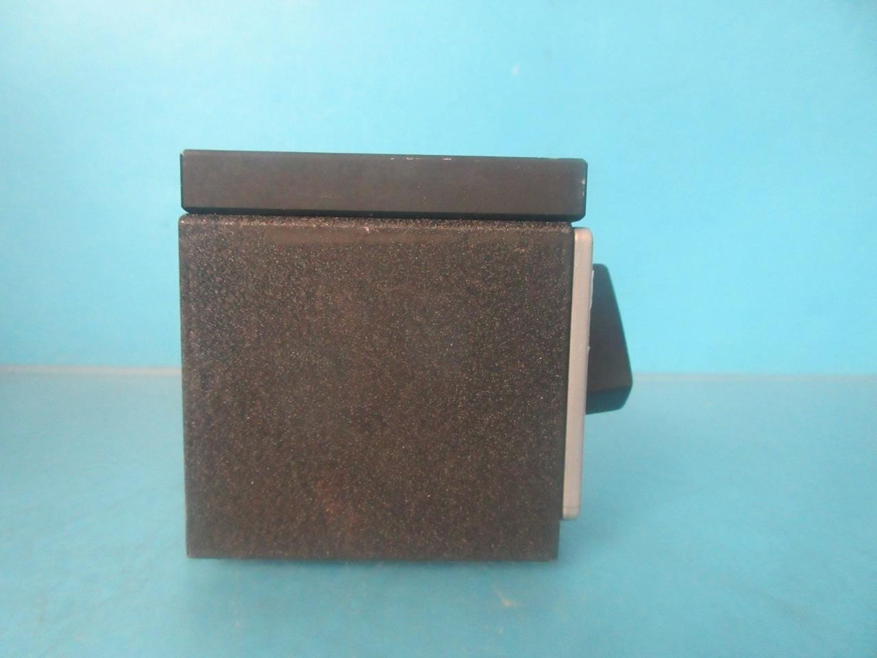EDMUND INUSTRIAL OPTICS SQUARE MAGNETIC BASE WITH ON/ OFF SWITCH