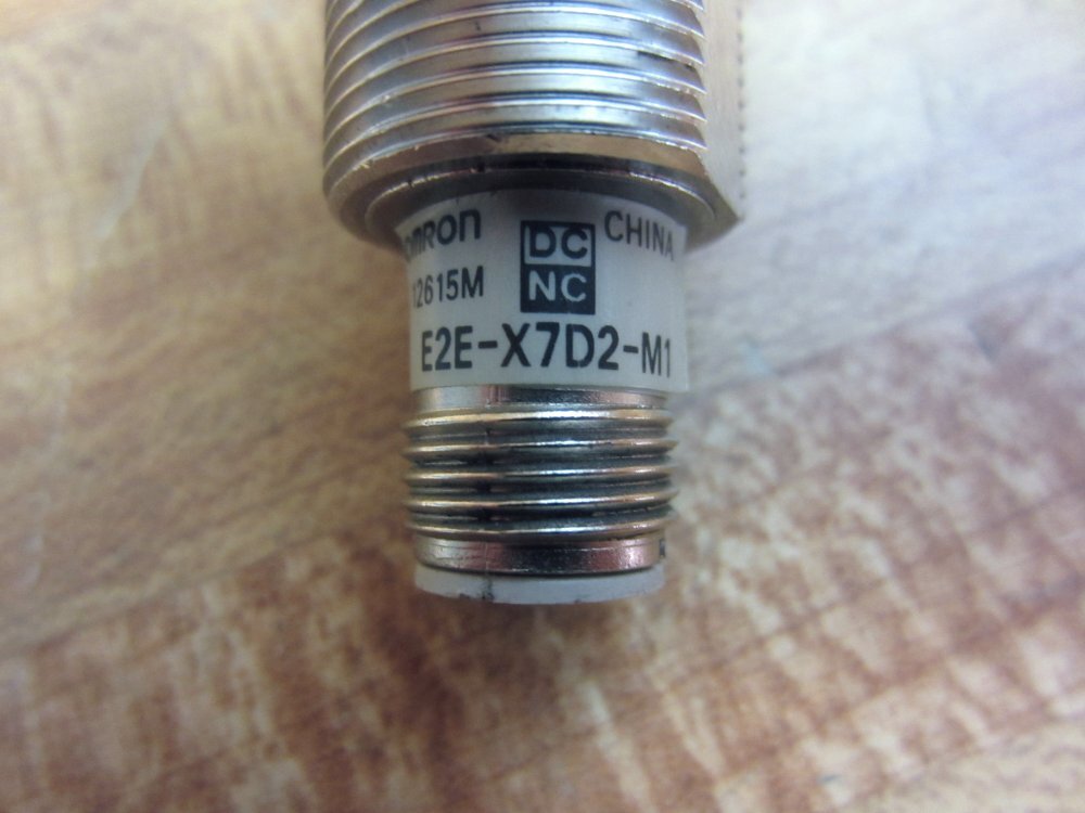 Omron E2E-X7D2-M1 Proximity Switch E2EX7D2M1 W/Hardware