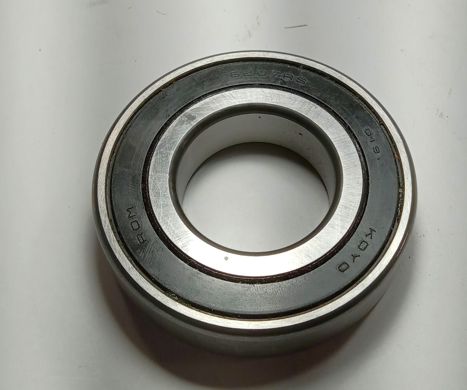 1 NEW KOYO 6207RS SEALED RADIAL BALL BEARING NNB ***MAKE OFFER***