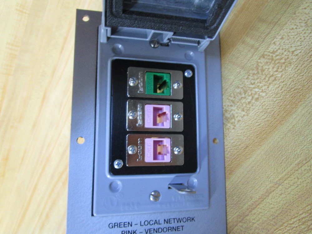 Weco CRBG3-DEMATIC-20 Duplex Receptacle CRBG3DEMATIC20 W/Hardware