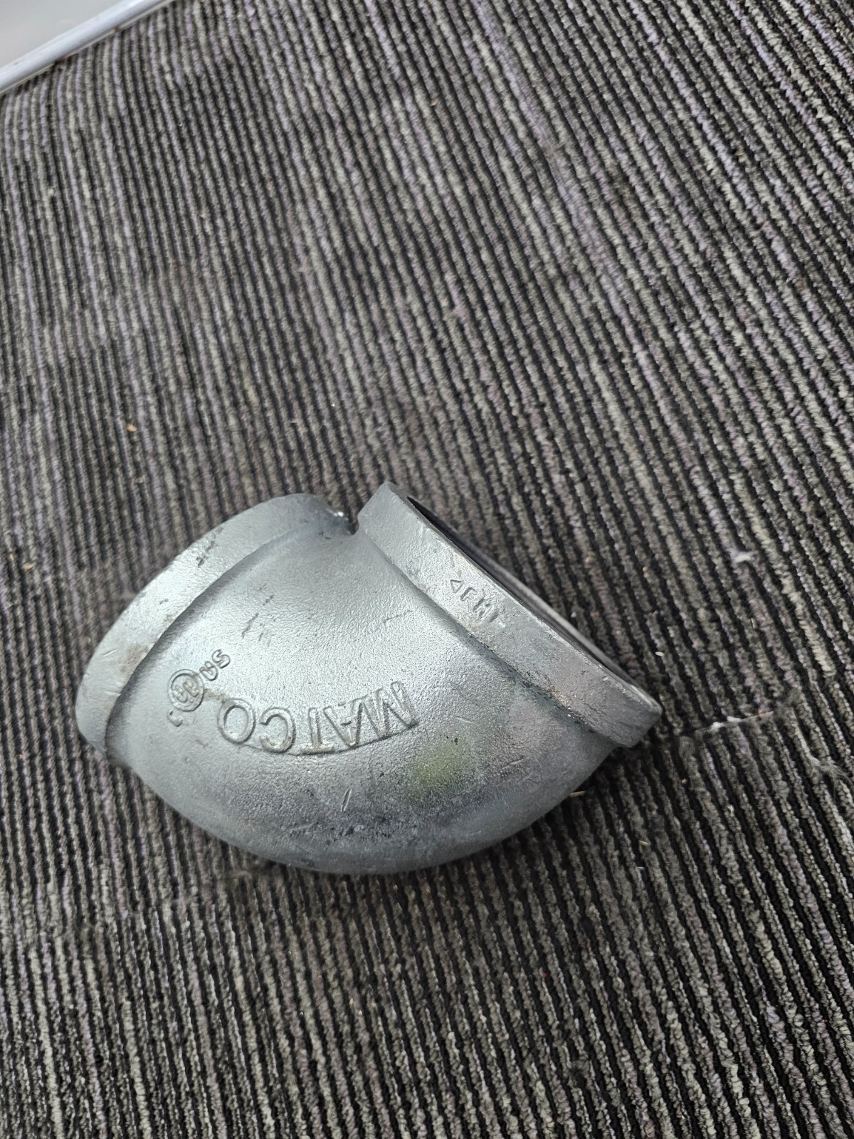 MATCO 4″ Cast Iron 90deg Elbow Female Fitting Gray 7-1/2″ x 5-1/2″