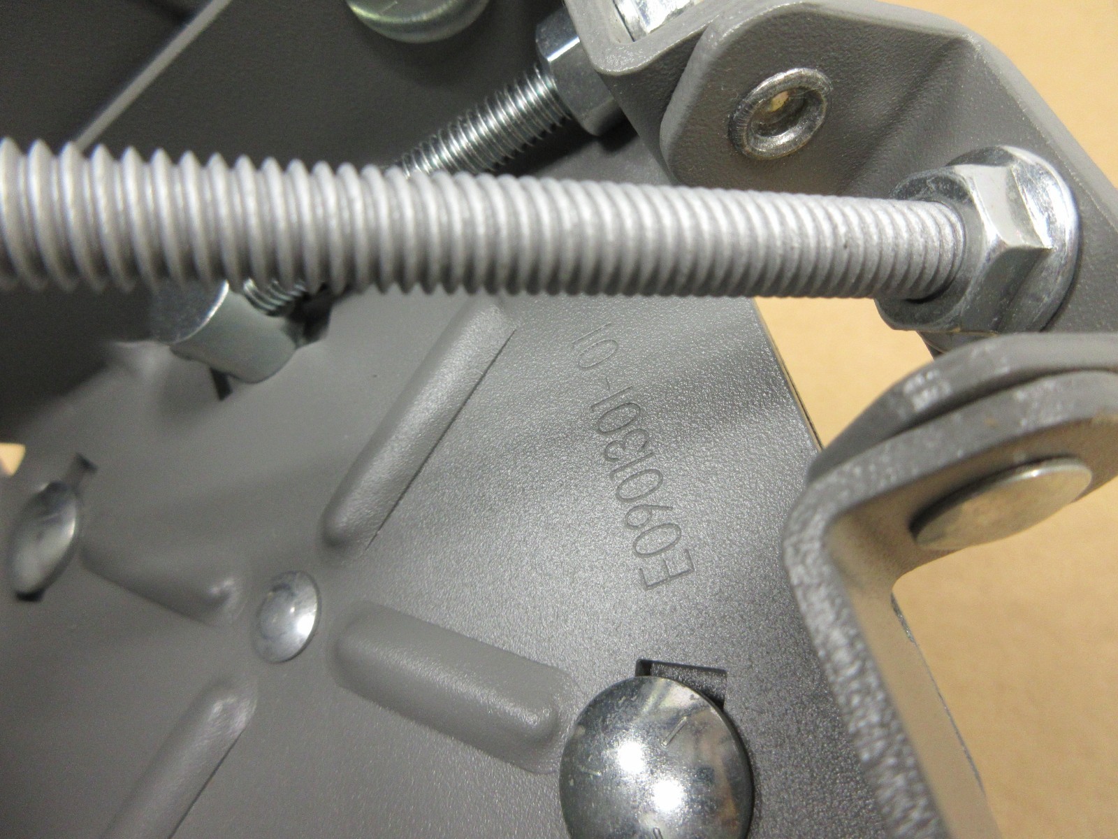 GRAY E0901301-01 TA SATELLITE MOUNTING NEW (P163)