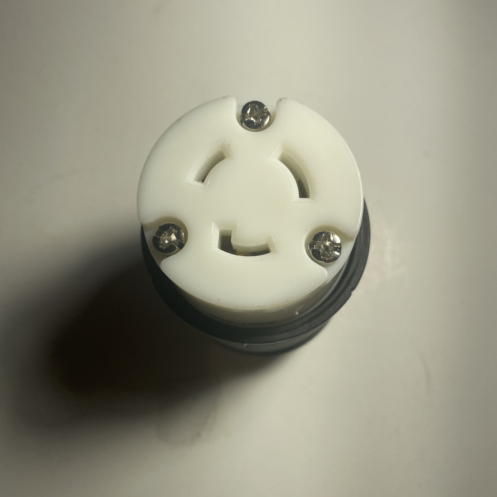 Pass and Seymour legrand L520C Twist Lock End Plug 20A 125V 3-Pole Female