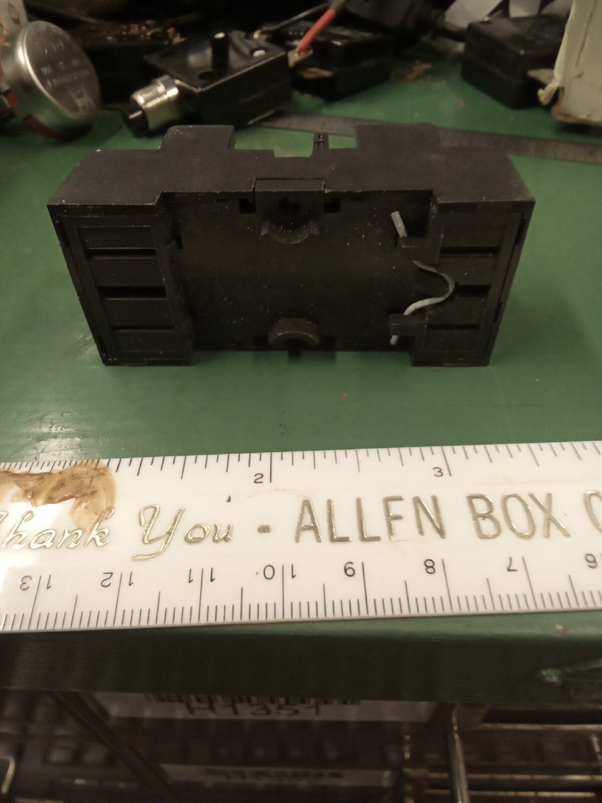 Allen-Bradley 700-HN103-B Relay Socket 14-Blade Din Rail Mount 300VAC 7Amp