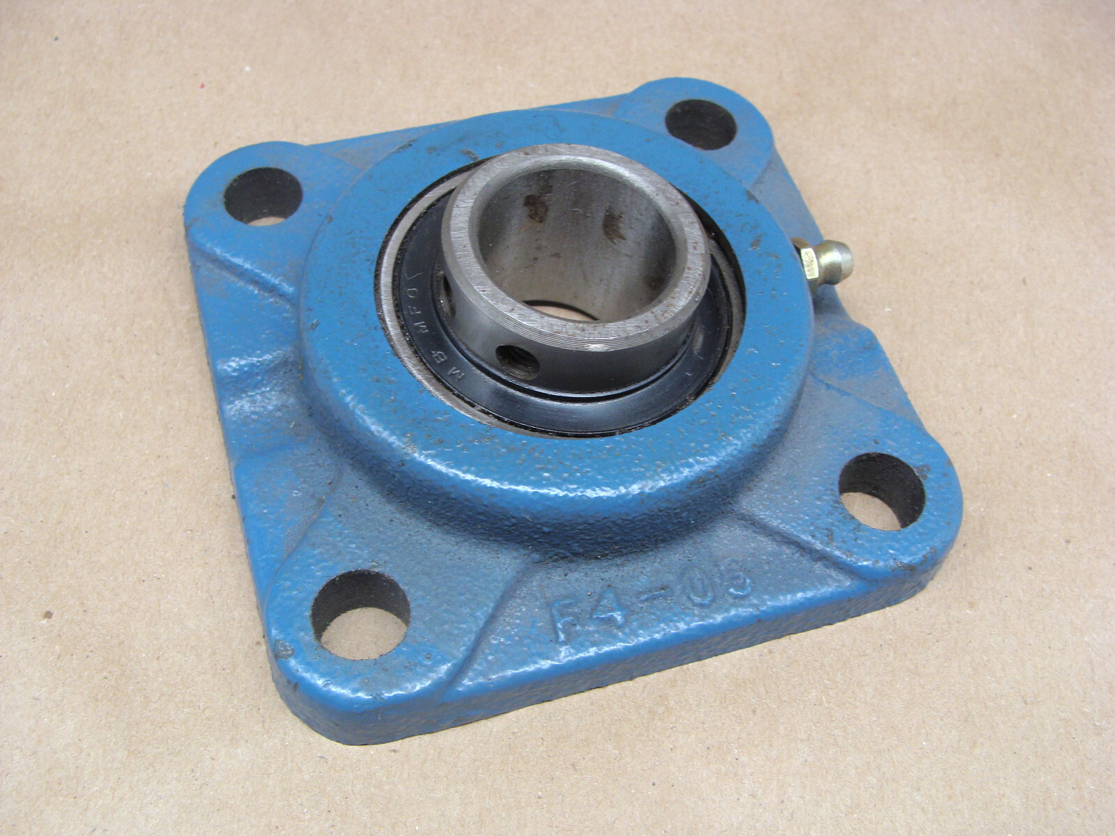 MB MFG 4 BOLT FLANGE BEARING F4-05 W/PAT 3797901 BEARING