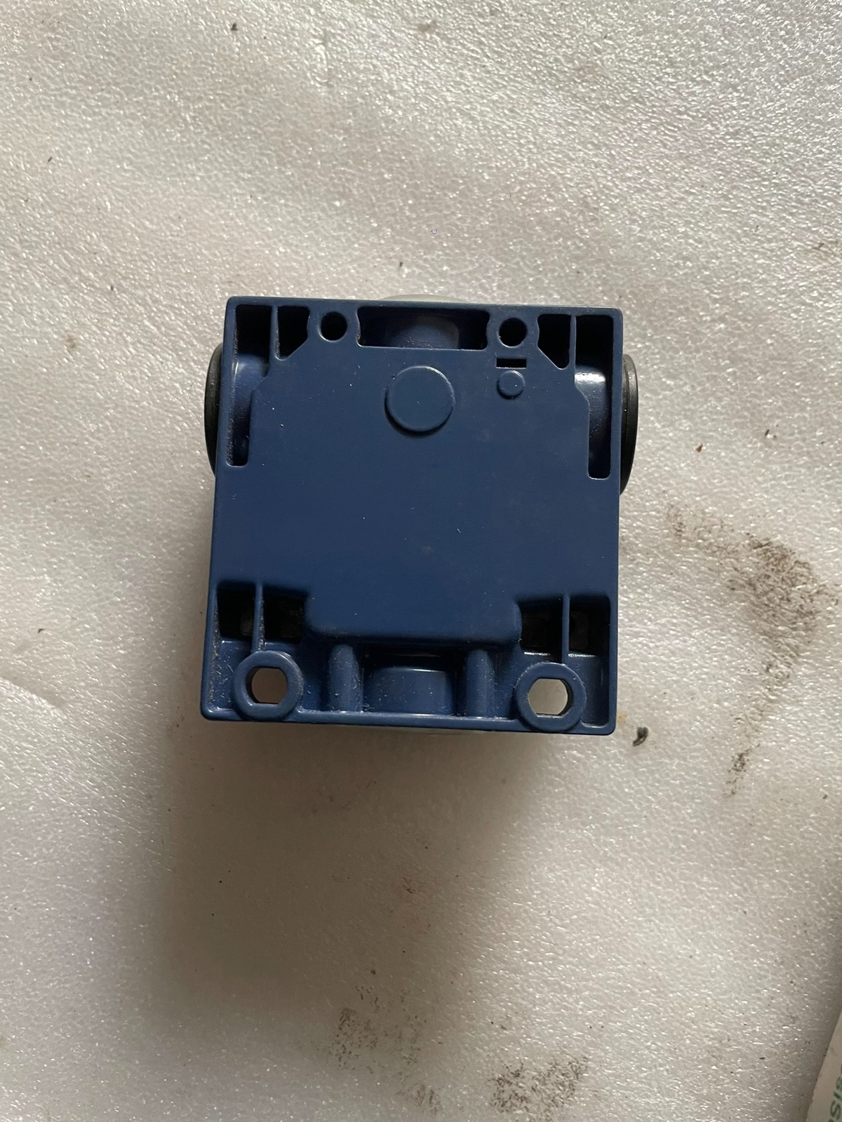 1p NEW Schneider XCK-M.C Accept counteroffer