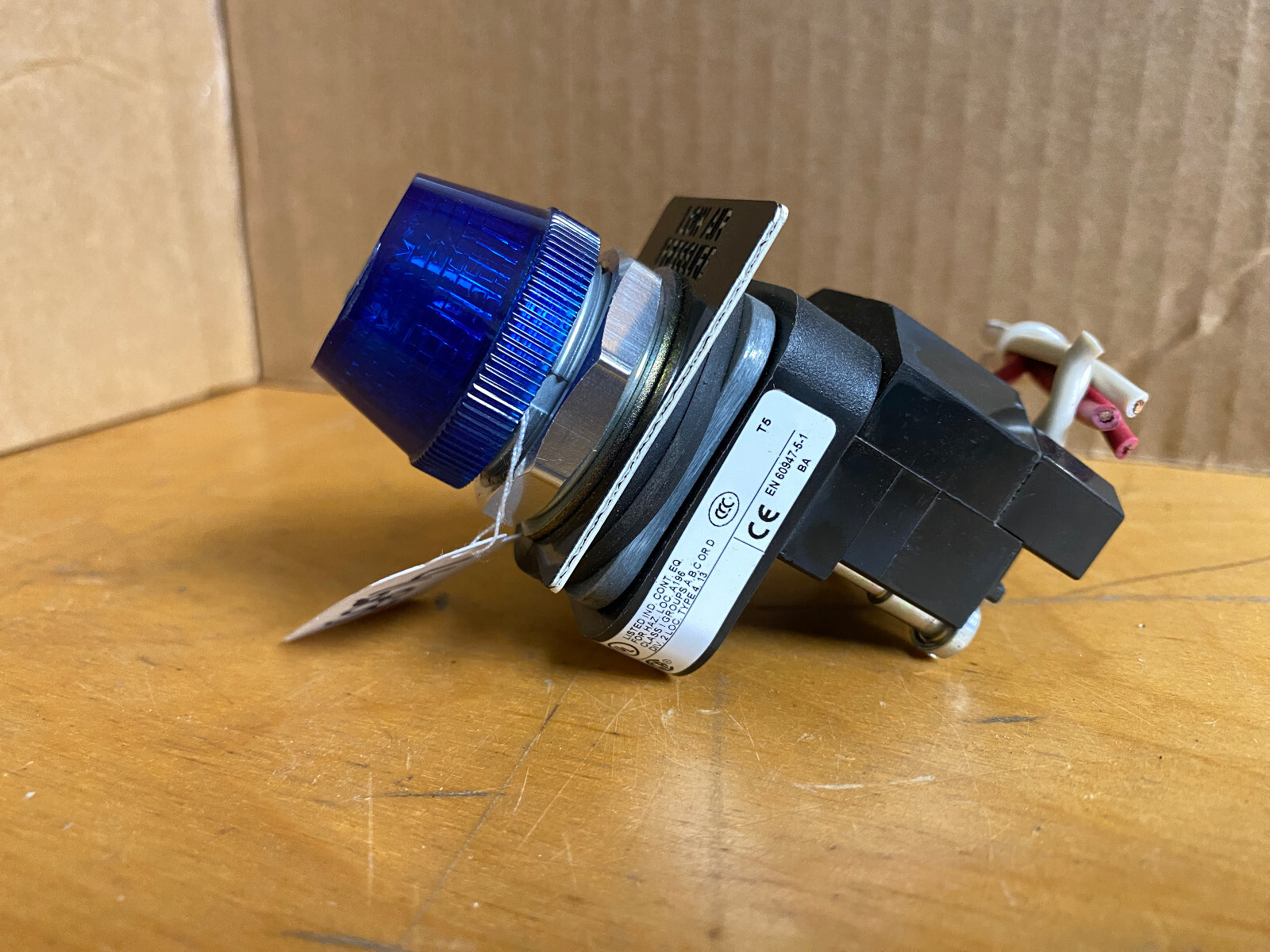 Allen Bradley 800TC-P16B Ser. U (blue lightbulb) w/Allen Bradley 800T-N326 A
