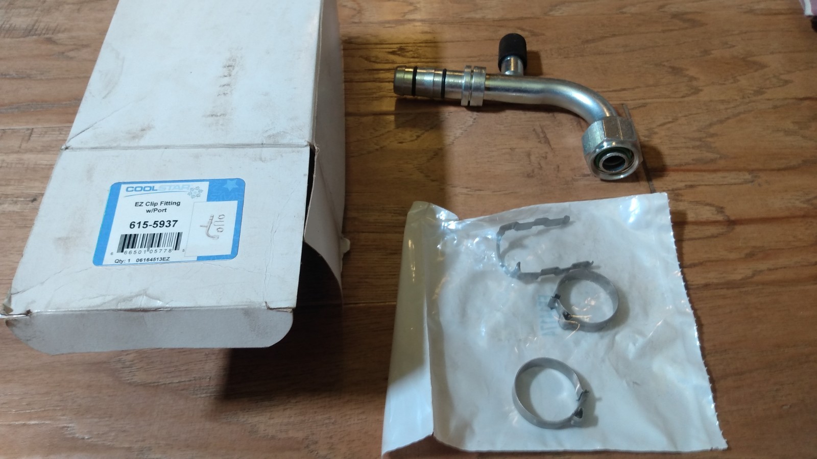Coolstar 615-5937 EZ Clip Fitting w/Port 90 degree, steel, 5/8 in. fitting