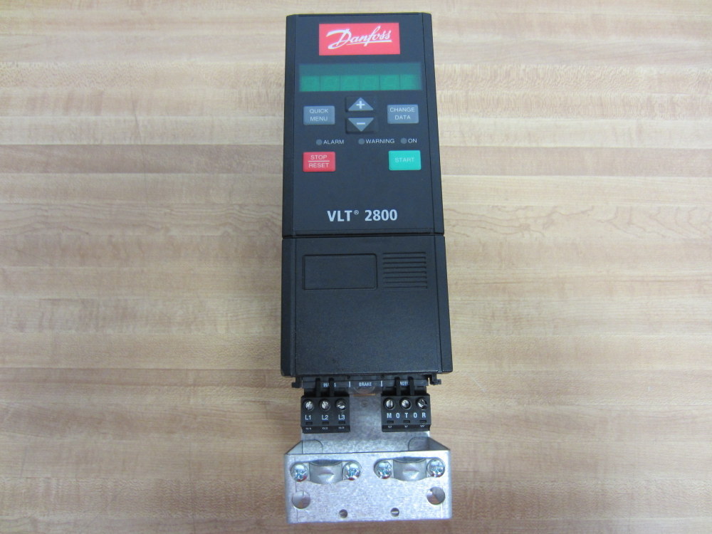 Danfoss 195N1027 AC Inverter Drive VLT 2800 Cracked