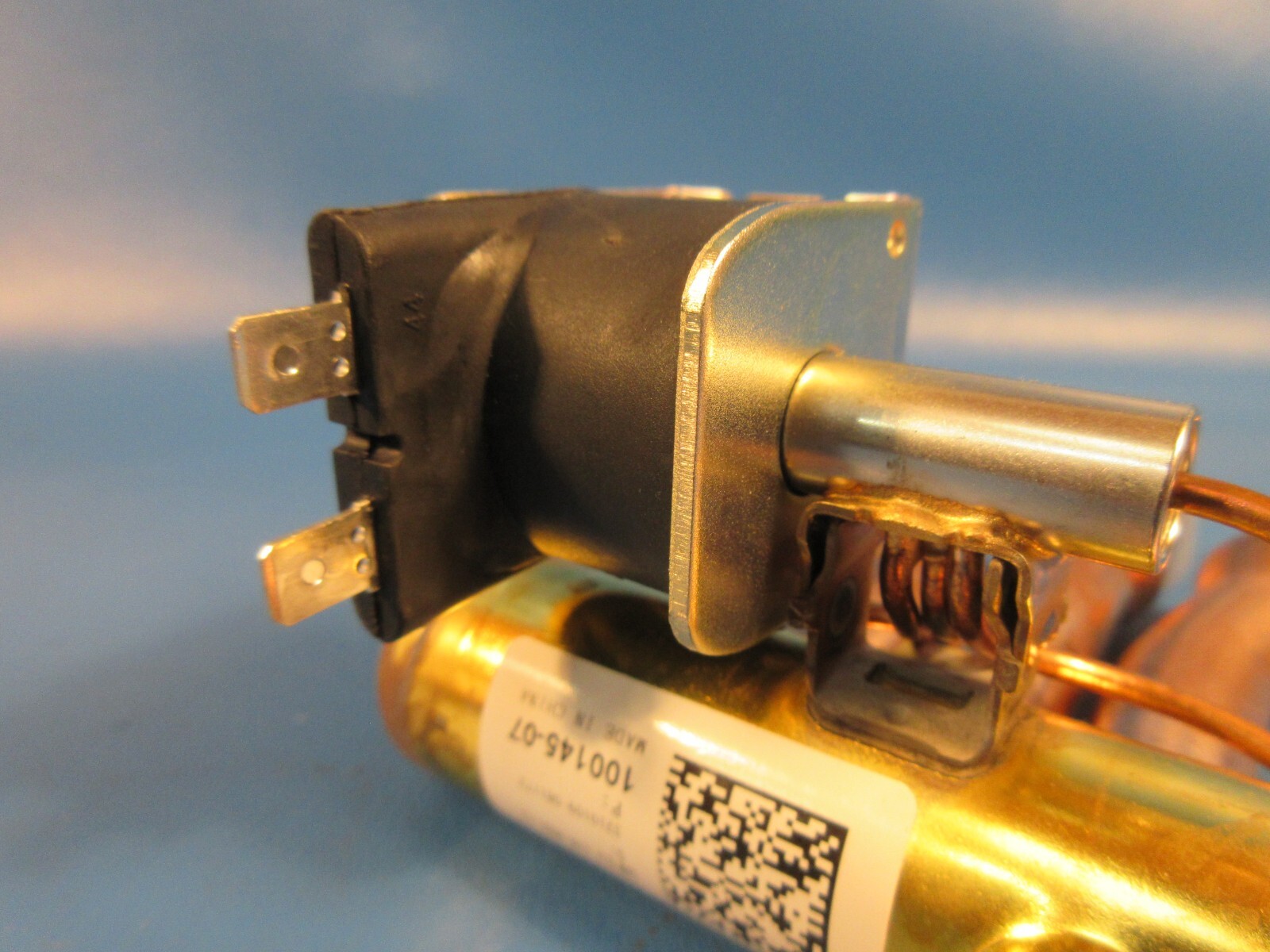 Lennox 34W44 Reversing Valve w/ Solenoid Coil, Coil, 24V, 50/60HZ, 1/2″ X 3/4″