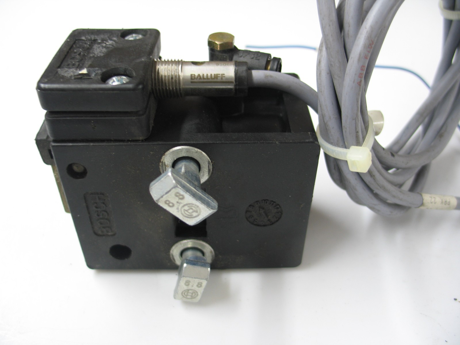 BOSCH 0-842-900-300 PNEUMATIC STOP GATE & BALLUFF 516-356 PROX SW + HDWR Q0266