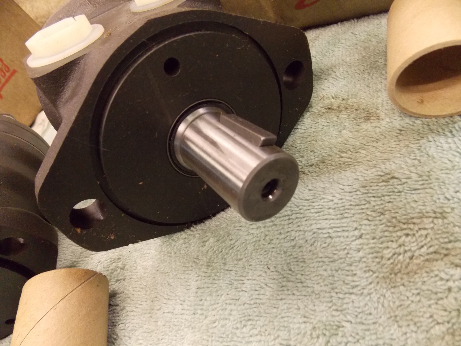 Danfoss N258 151-2383 Hydraulic Motor 1” Shaft Displace 4.9in3/r 2bolt Flange