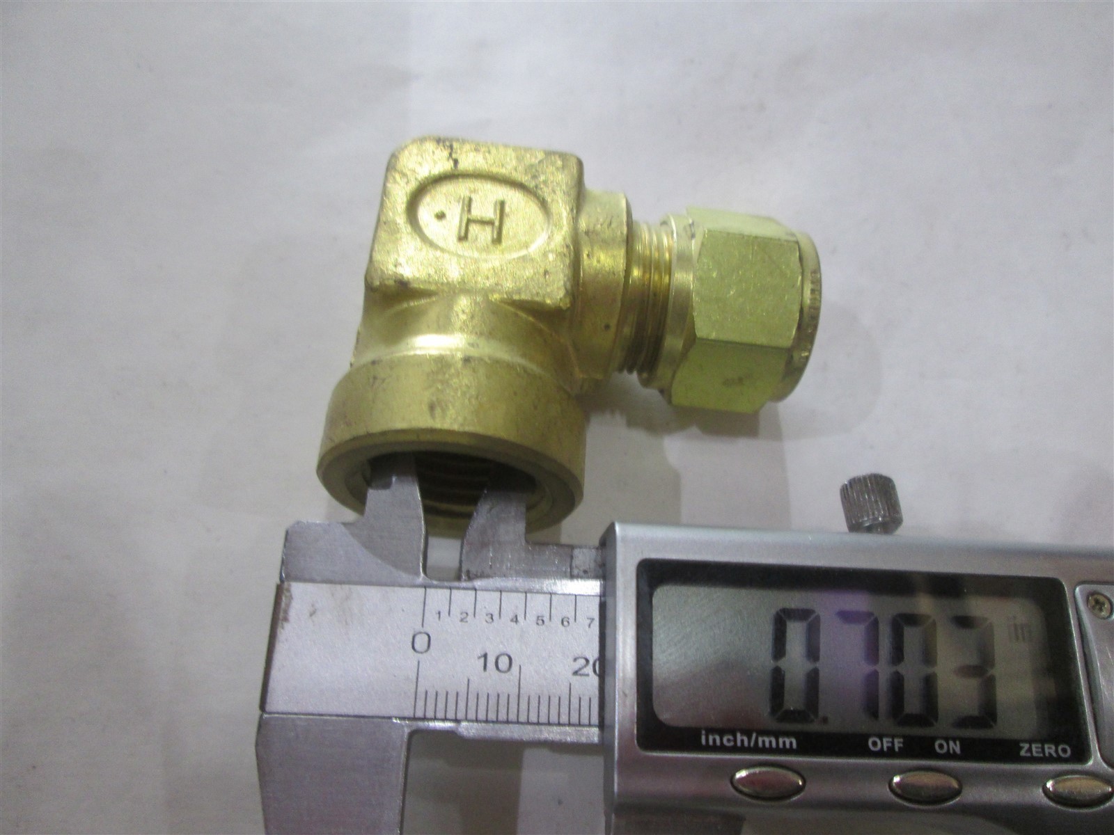 New Hoke Gyrolok Pipe Brass 1/2″ Tube OD X 1/2″ Female NTP 90 Elbow 8LF8BR