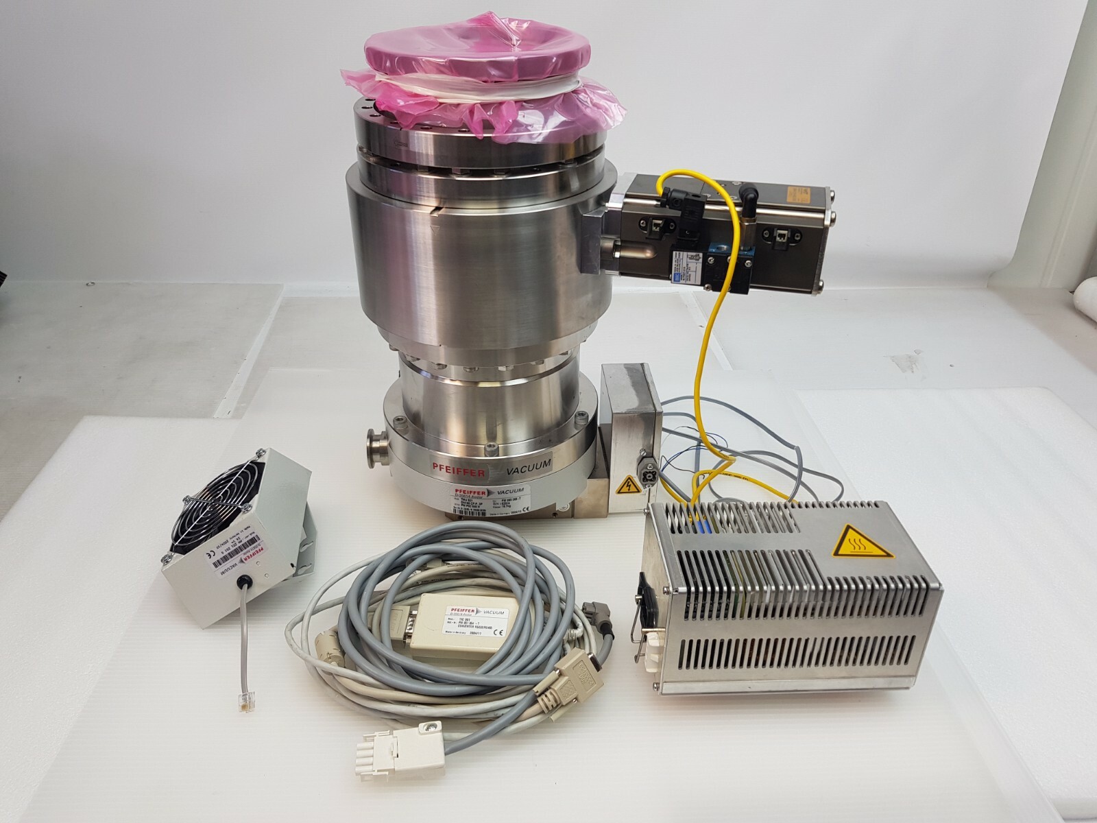 PFEIFFER TURBOMOLECULAR PUMP TMU 521 PM P02 845 H, TC 600 PM C01 720, TPS301