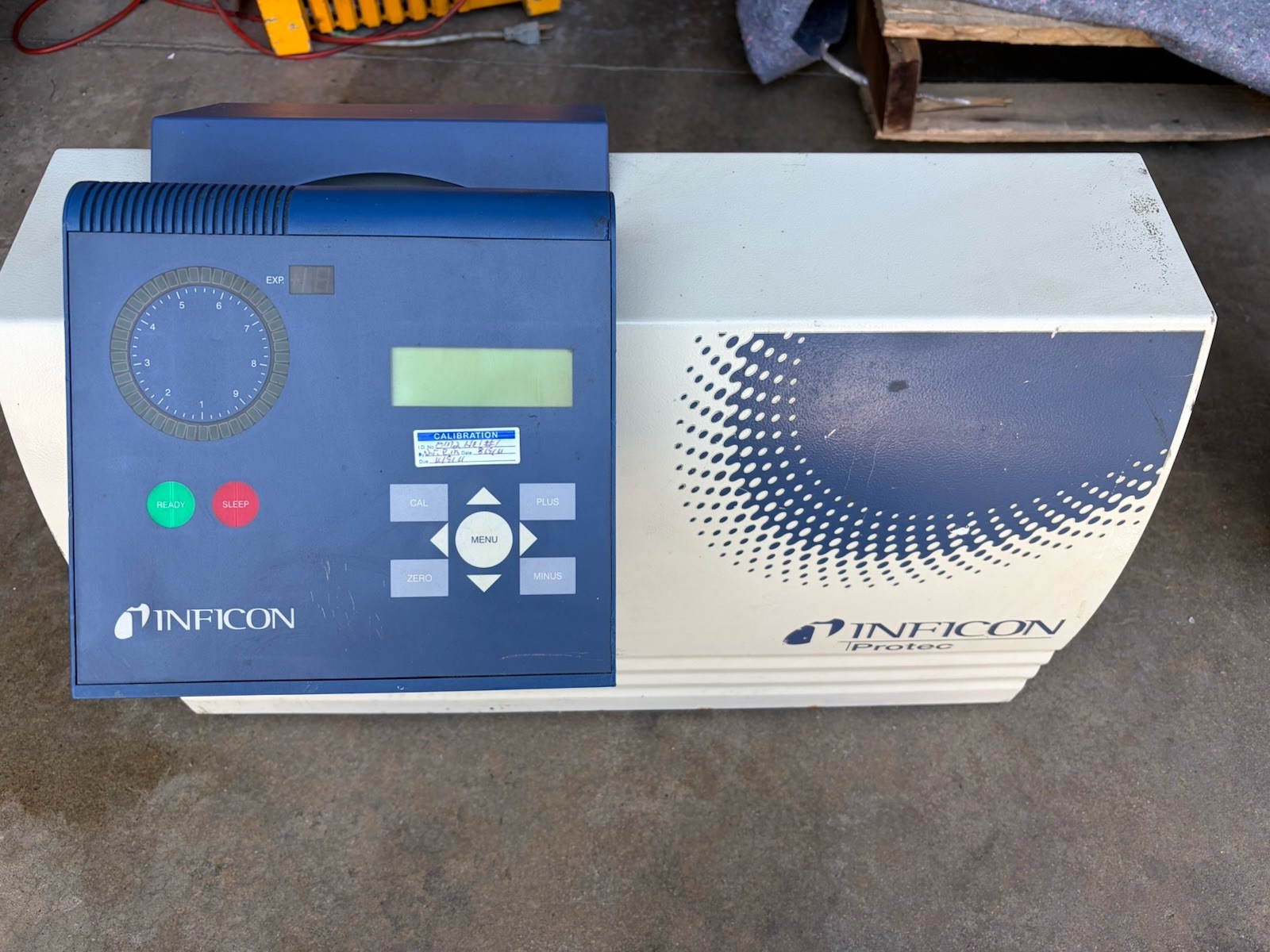 1 USED INFICON PROTEC HELIUM LEAK DETECTOR W/O PROBE & 20003709 PANEL