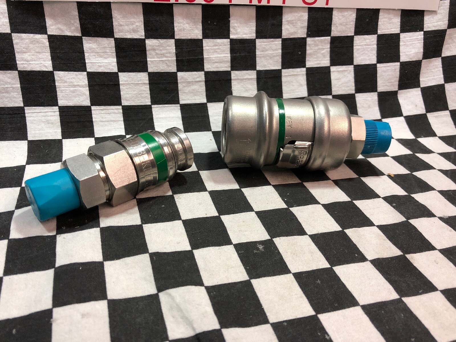 SWAGELOK SS-QT8-B-8PM-K3, Quick Connect 1/2″ NPT, Green, SHIPSAMEDAY #1615V9