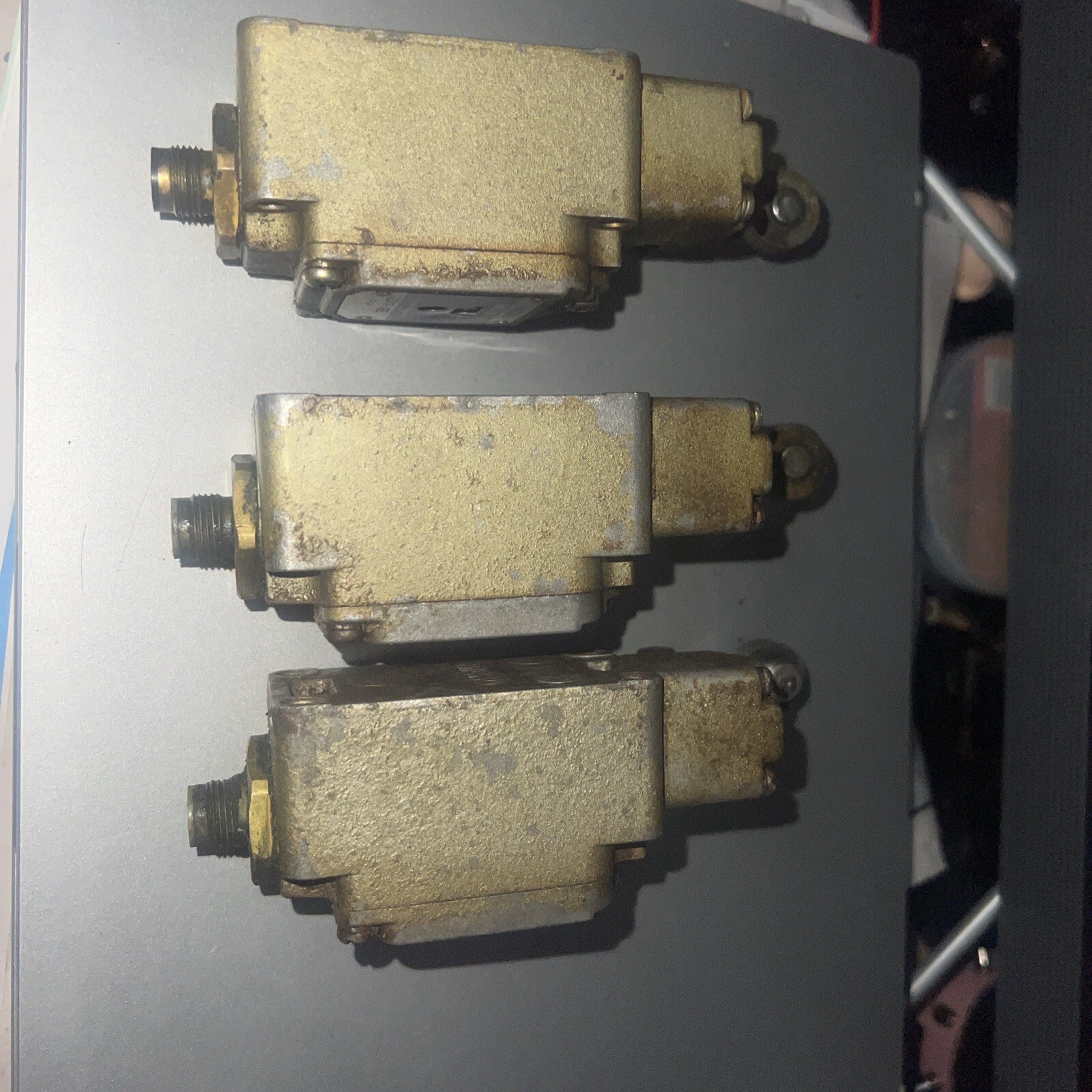 Lot of1 1 YAMATAKE HONEYWELL MICRO SWITCH 1LS19-JE5 (H3R11)