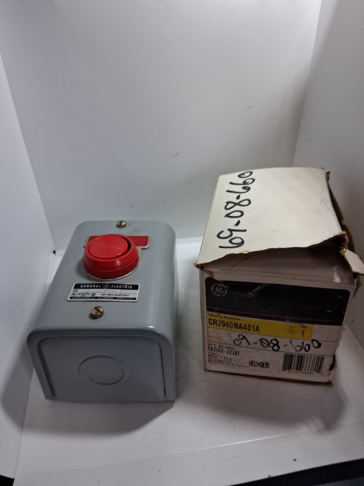GE CR2940NA401A PUSHBUTTON ENCLOSURE WITH RED STOP 600V HEAVY DUTY NIB
