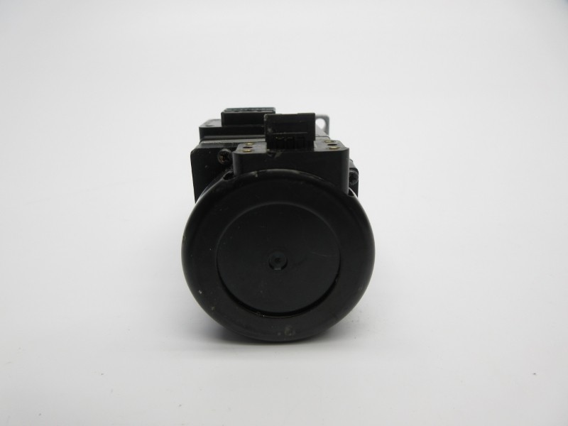 OMRON R88M-1M10030T-S2 200VAC 0.84A NSNP