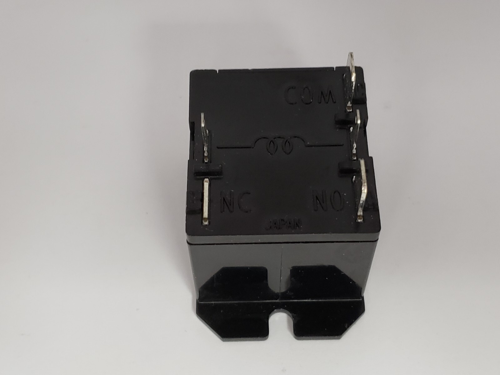 OMRON G4B-112T-US-DC24 RELAY SPST-NO 4 PIN