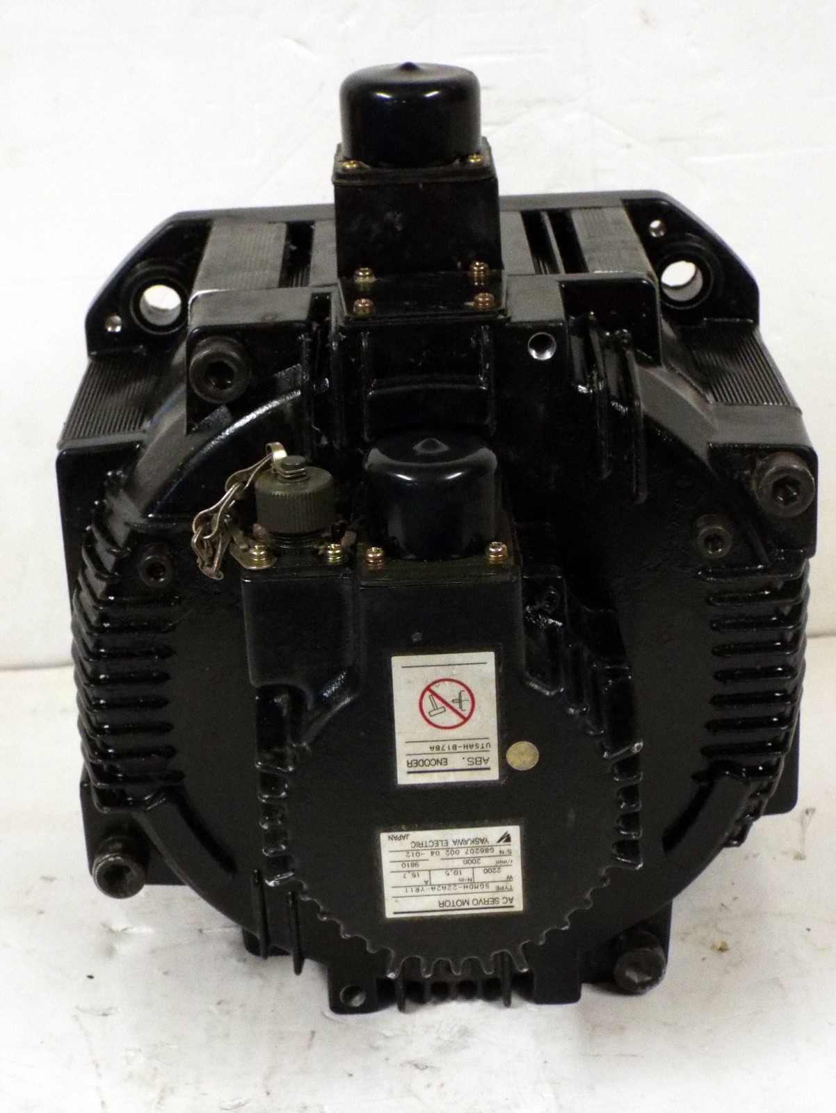 1 USED YASKAWA MOTOMAN SGMDH-22A2A-YR11 SERVO MOTOR w/UTSAH-B17BA **MAKE OFFER**
