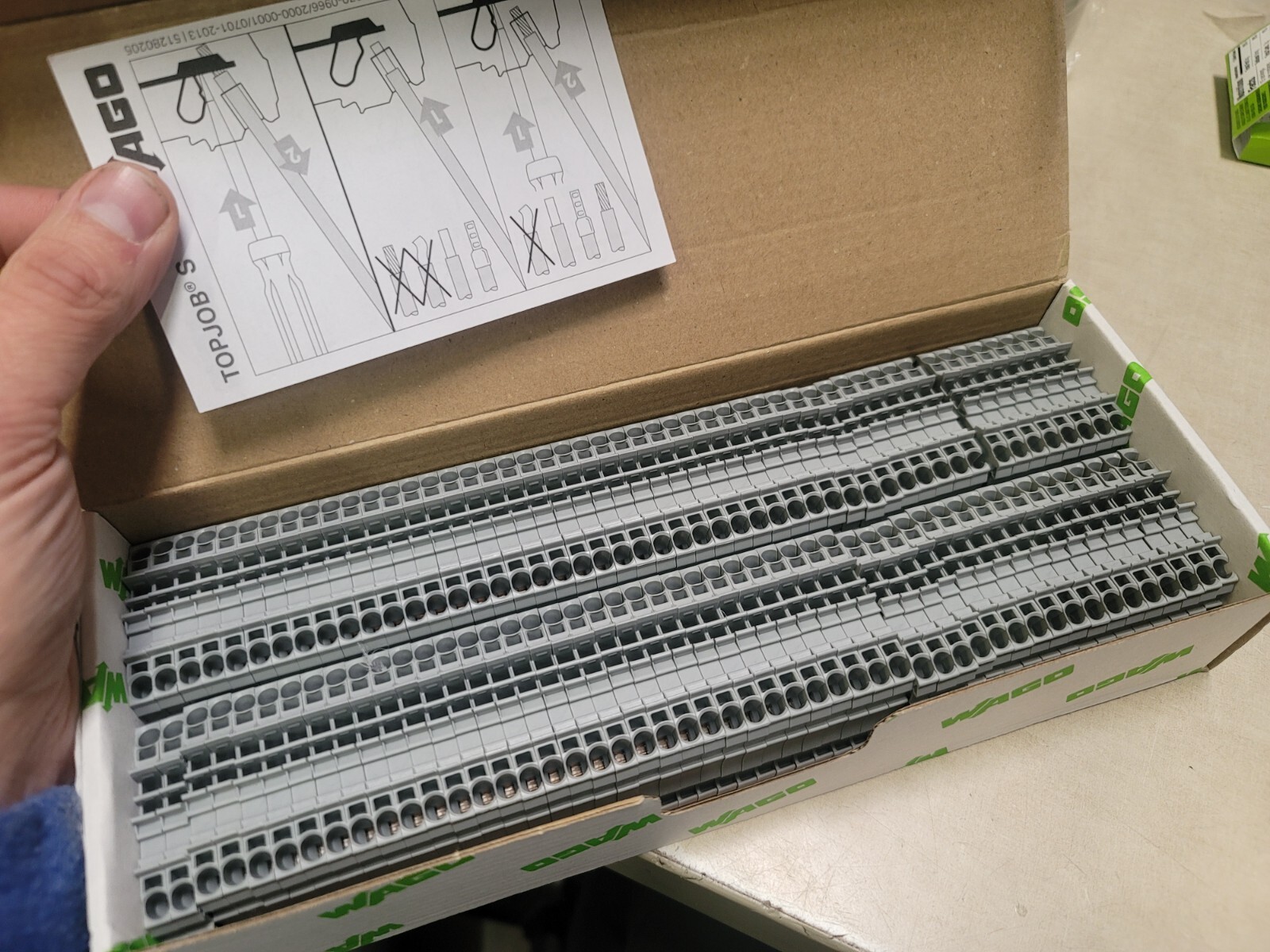 BOX OF 100 2002-1201, Wago, 2 Conductor Rl Mtd Term Blk-Tj NOB
