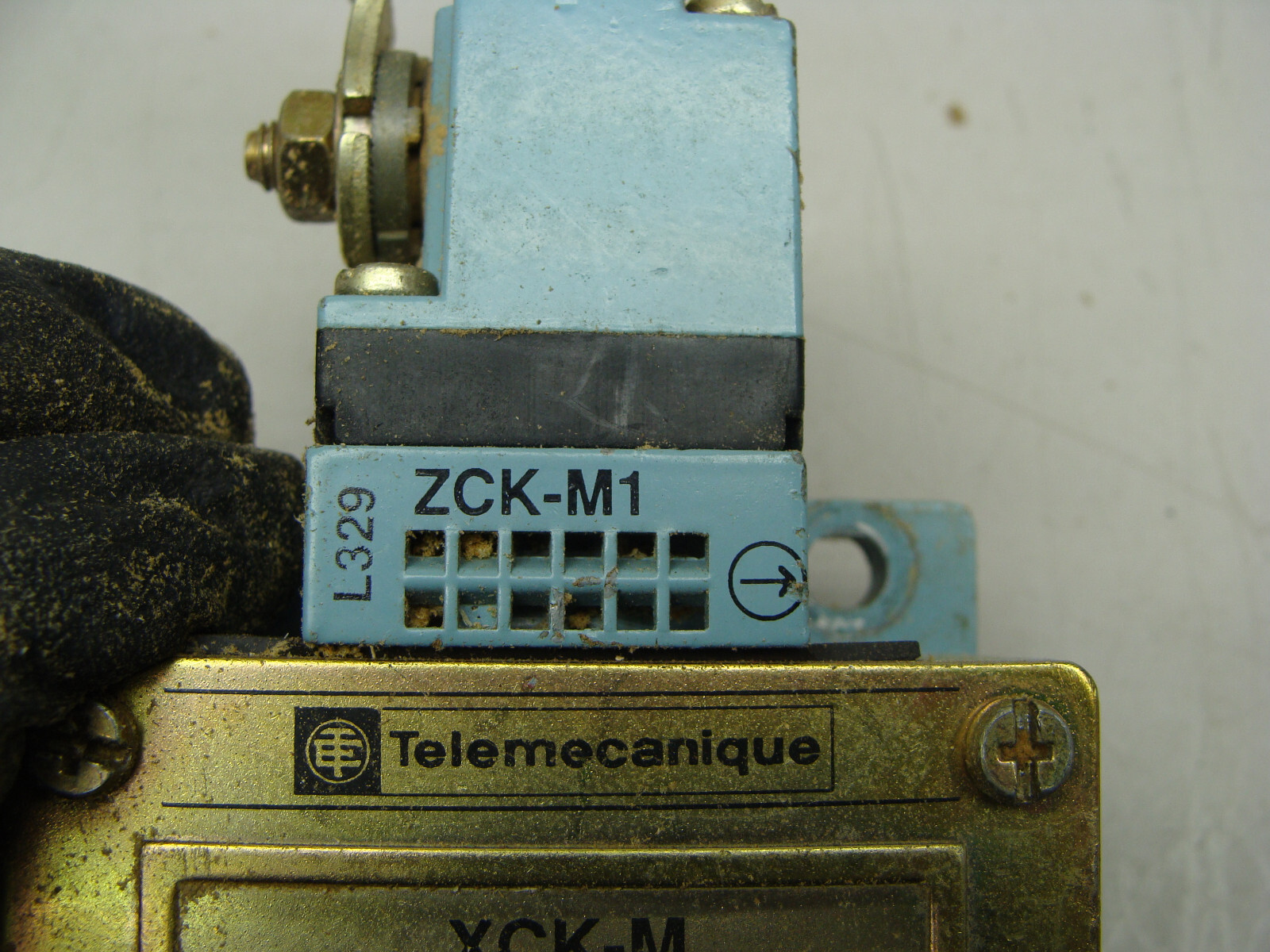 TELEMECANIQUE LIMIT SWITCH XCK-M / ZCK-M1 AC15 240V 3A