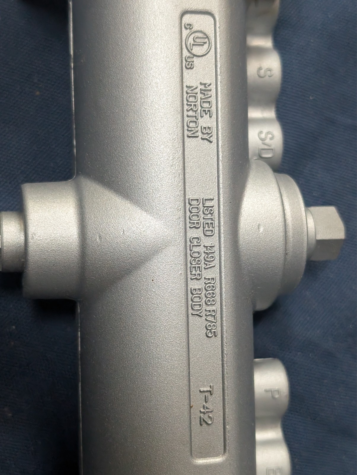 Norton 7500/Yale 4400 Left or Right Hand Door Closer, 689 Finish, Parts Missing!