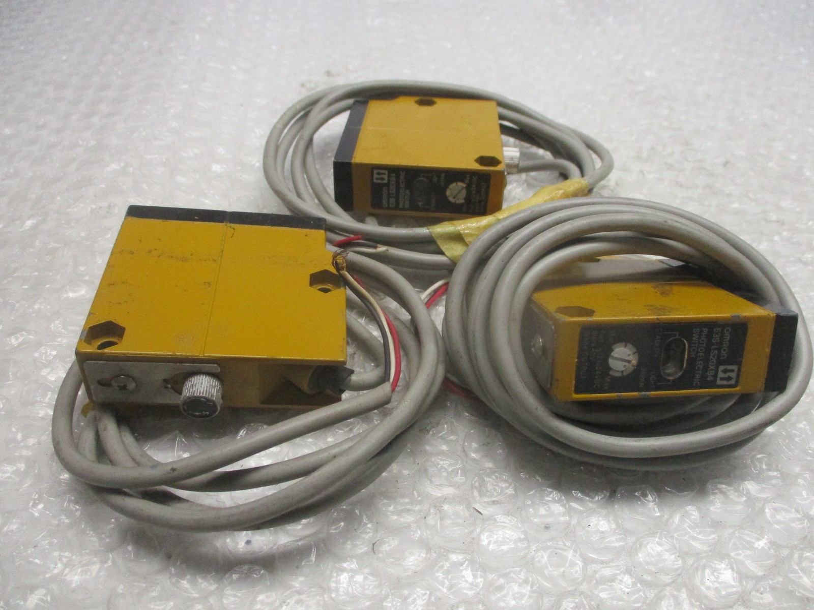 OMRON E3S-LS20XB4 SWITCH LOT OF 3 UNMP