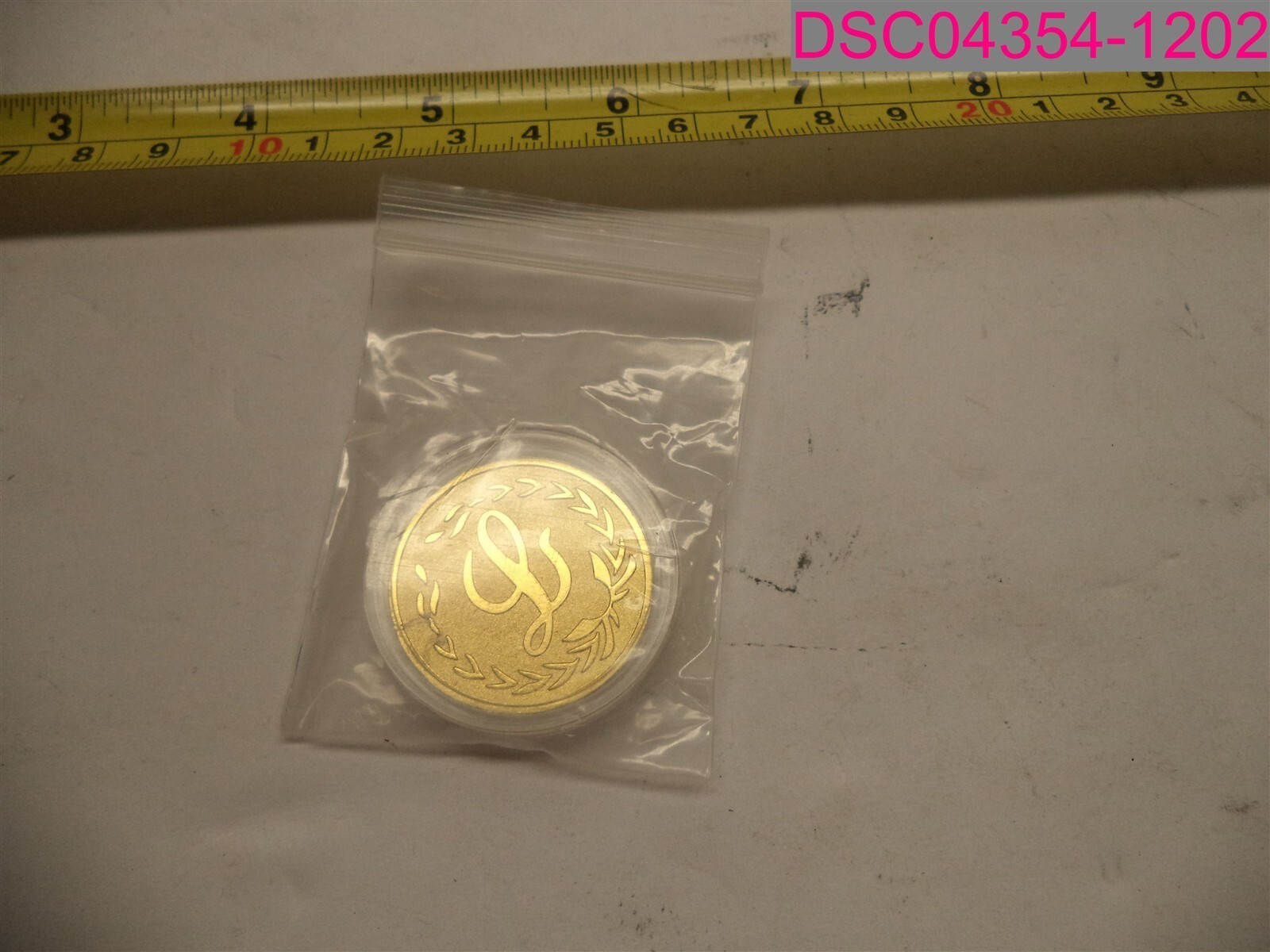 QTY=20; Win/Lose Gold Insignia Flip Coin Plastic Chips 1-1/2″ Diameter