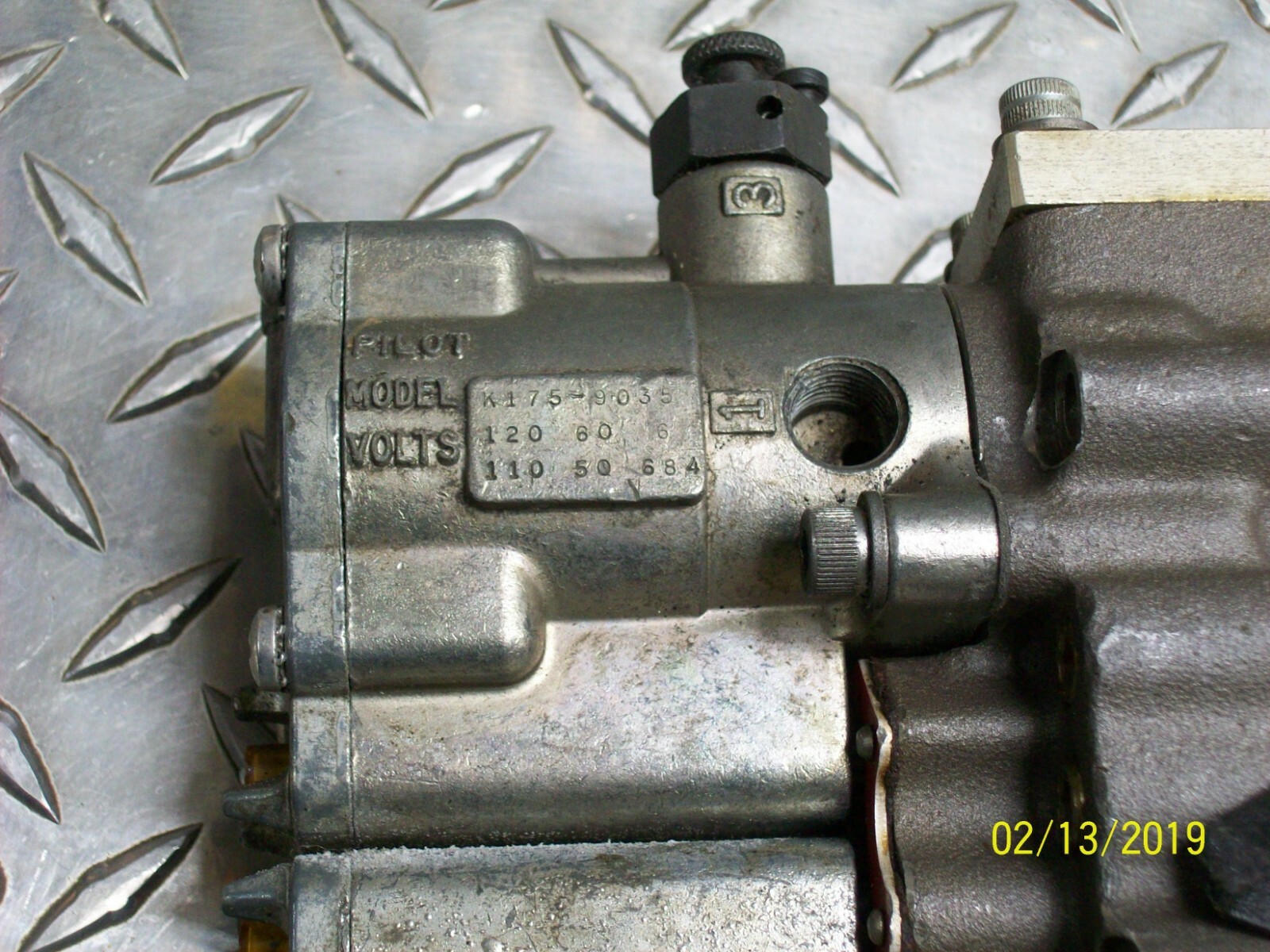 BELLOWS VALVAIR L515-39-102 with (2) 110/120V K175-9035