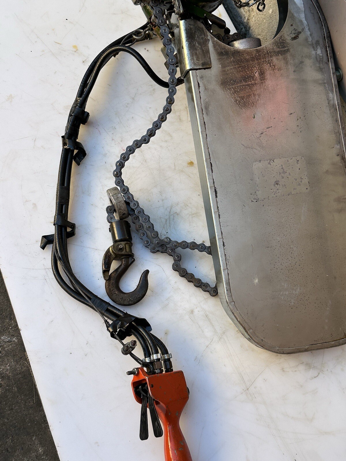 Cooper Gardner Denver Pneumatic Air Hoist 1/2 Ton , 8’ Chain Model 75136AA1