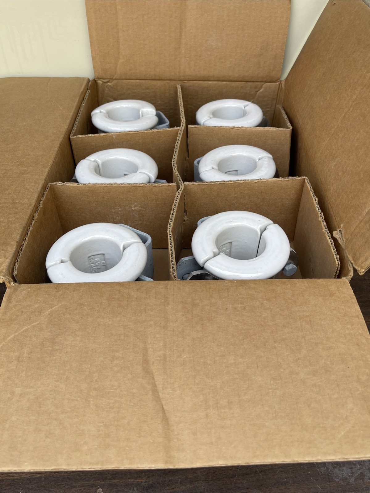 Box of 12 Hubbell Chance DU27M3 Insulated 2in Cable Supports Split Porcelain