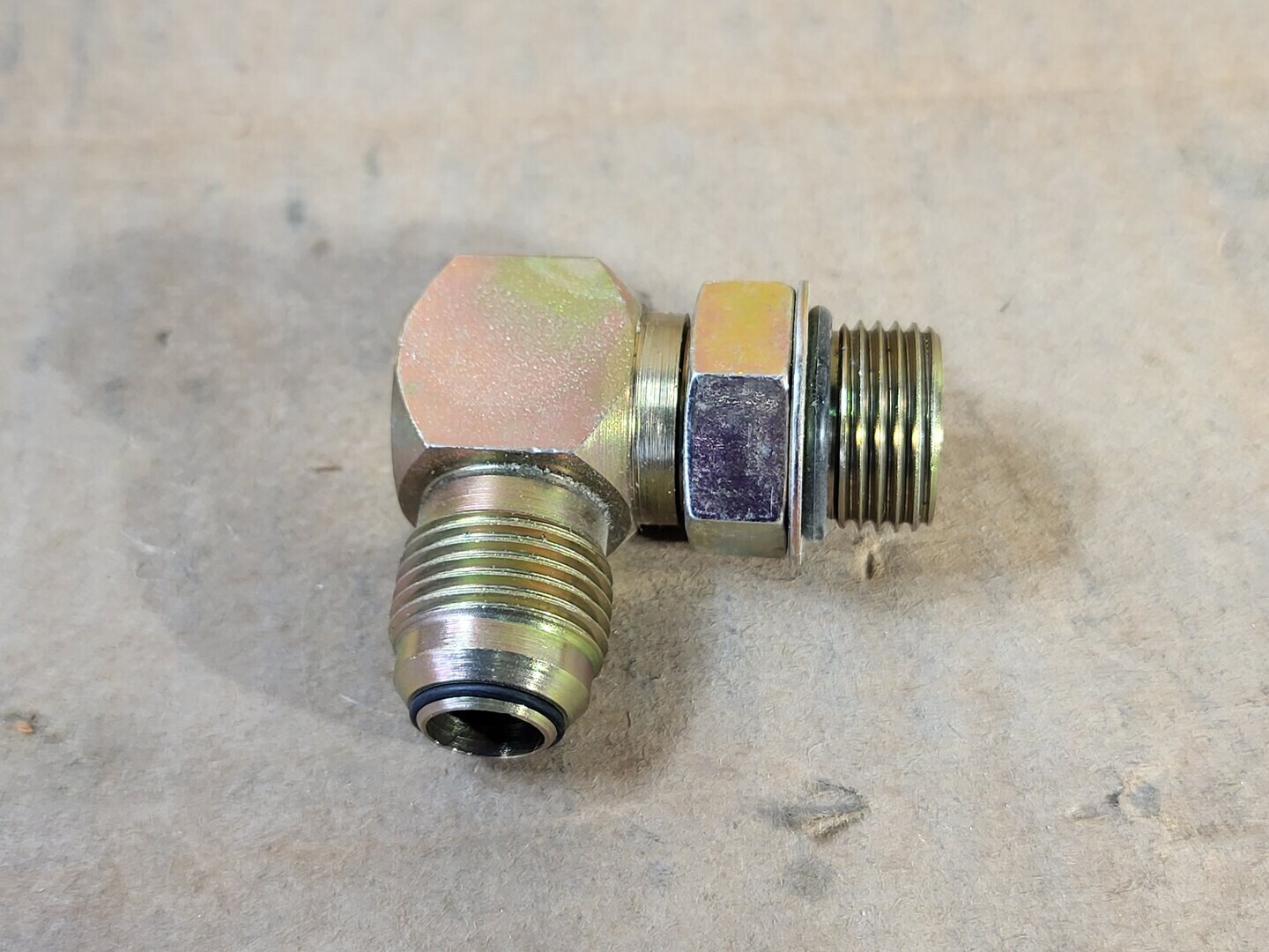 SURPLUS NEW KOMATSU WB0508 90 Deg Elbow Fittings (Box of 2) – Heavy Machinery